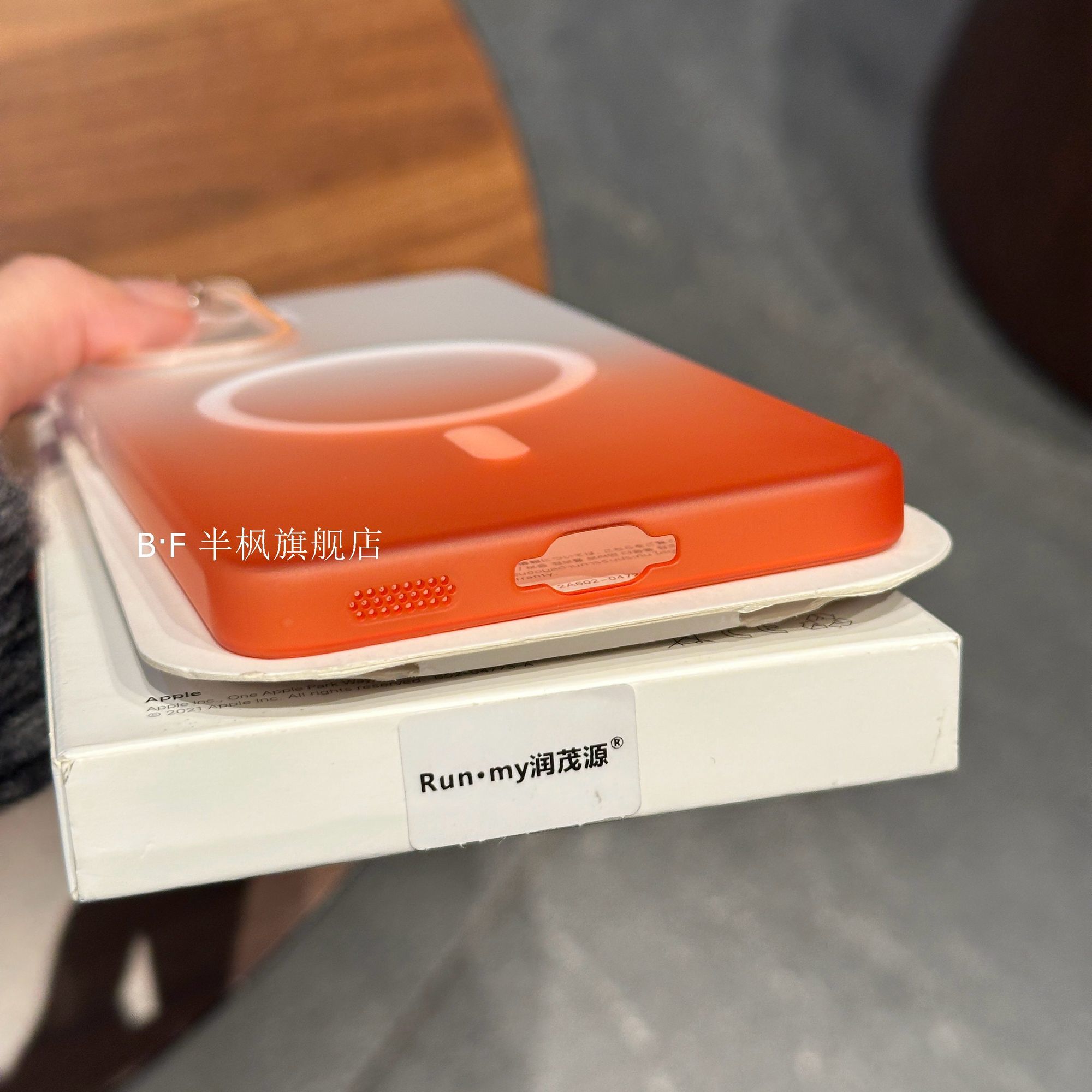 iQOO Neo11 Gradient Frosted Magnetic Skin-like Feel Hard Pc Transparent Cover_img_4