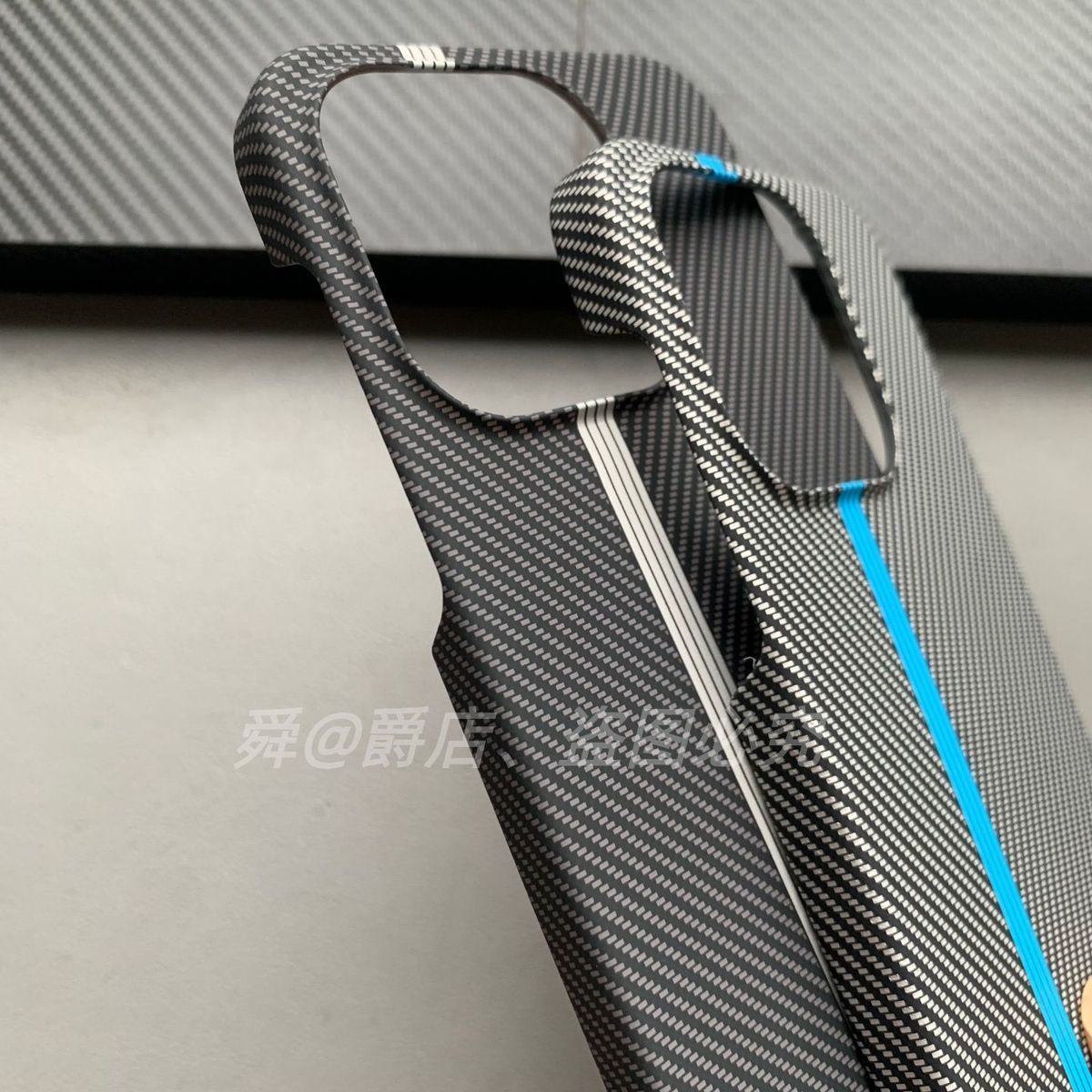 iQOO15 Carbon Fiber Textured Hard Back Cover_img_1