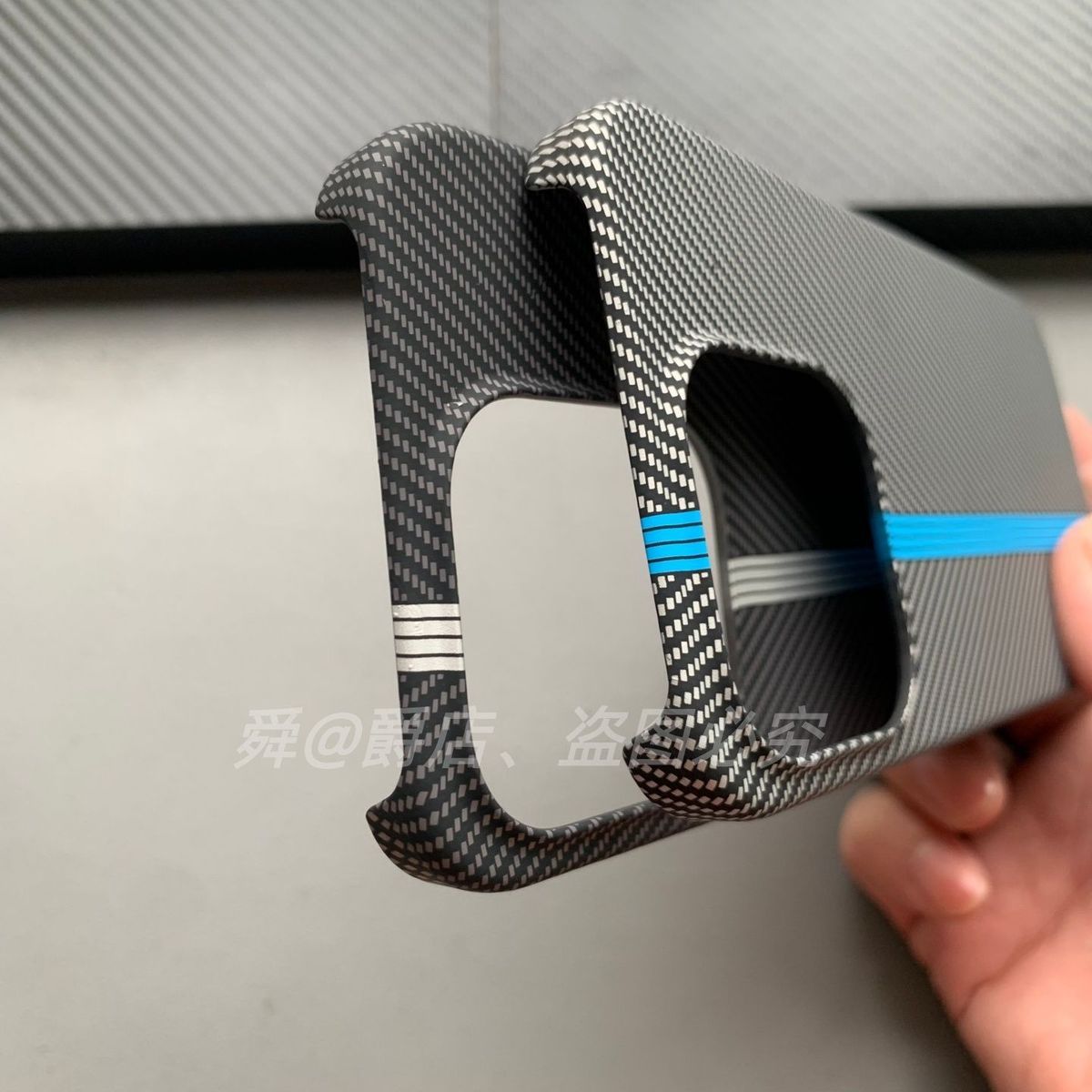 iQOO15 Carbon Fiber Textured Hard Back Cover_img_2