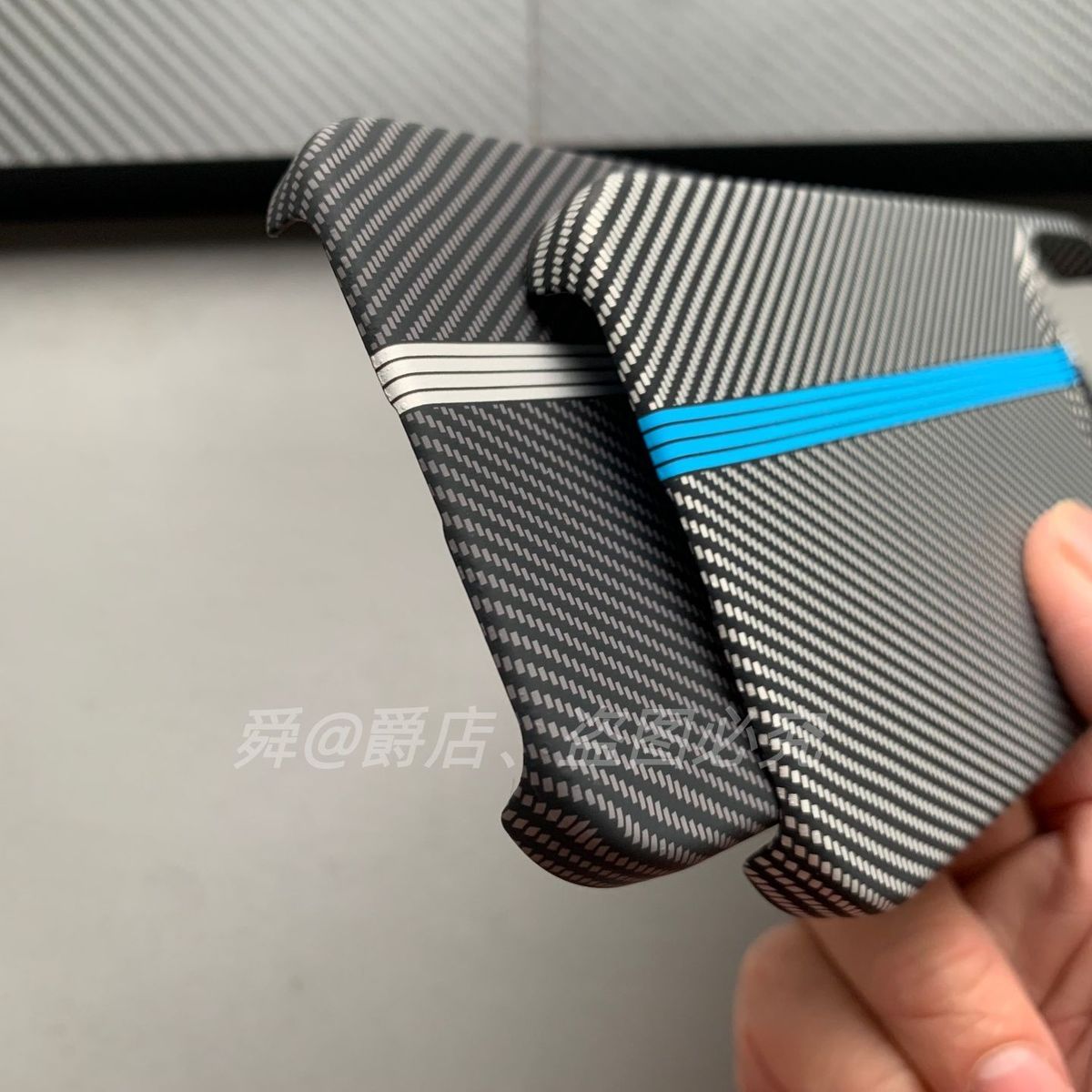 iQOO15 Carbon Fiber Textured Hard Back Cover_img_3