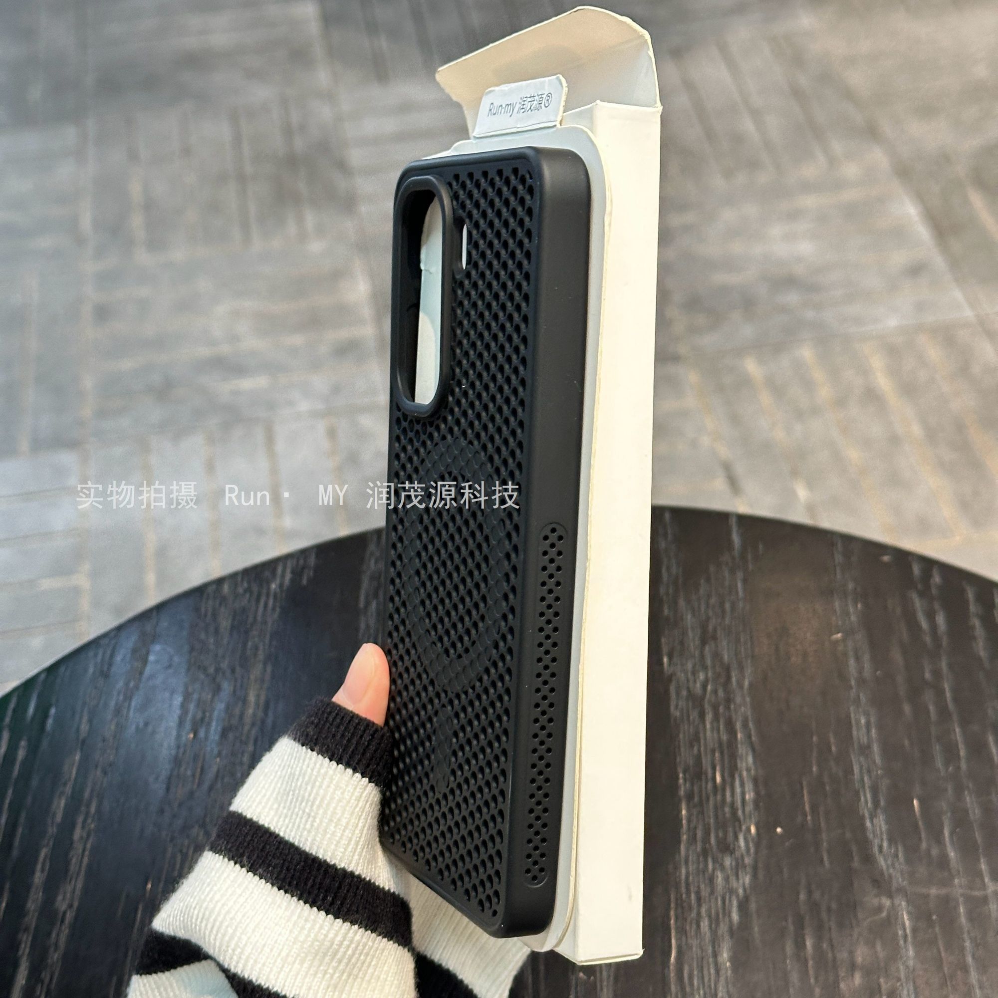 IQOO Neo11 Honeycomb hollow heat dissipation magnetic charging protective cover_img_1