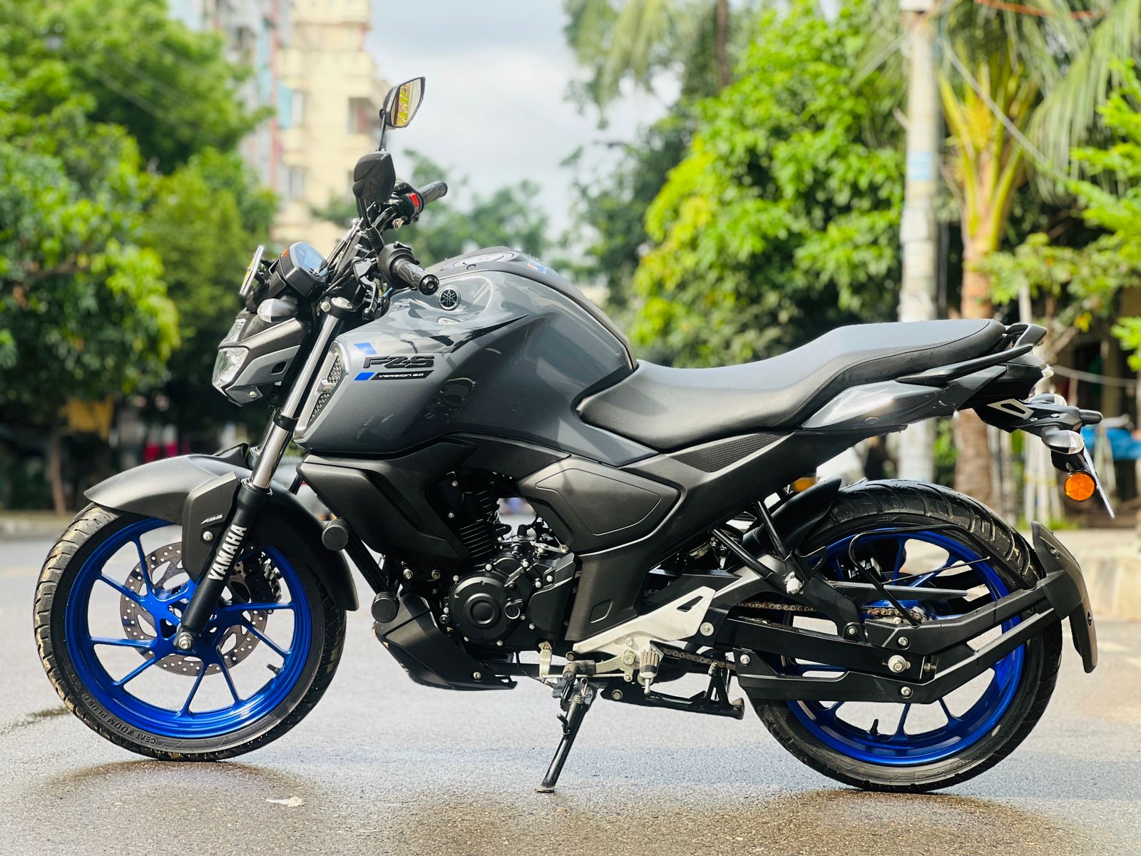 Full Set Sticker for Yamaha FZS V4 (Metallic Grey Colour) bike._img_1