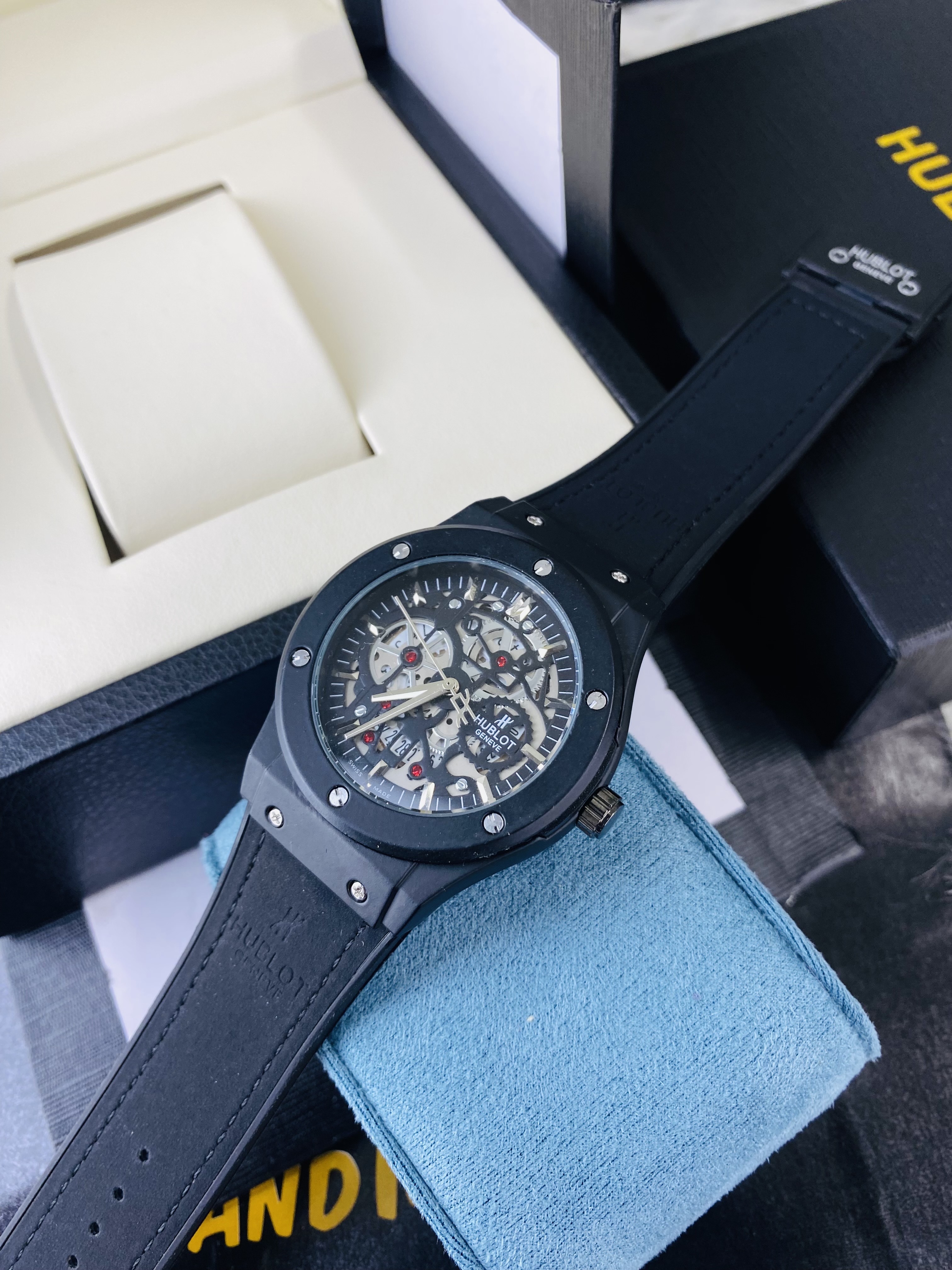 Hublot sweep movement battery quartz full black