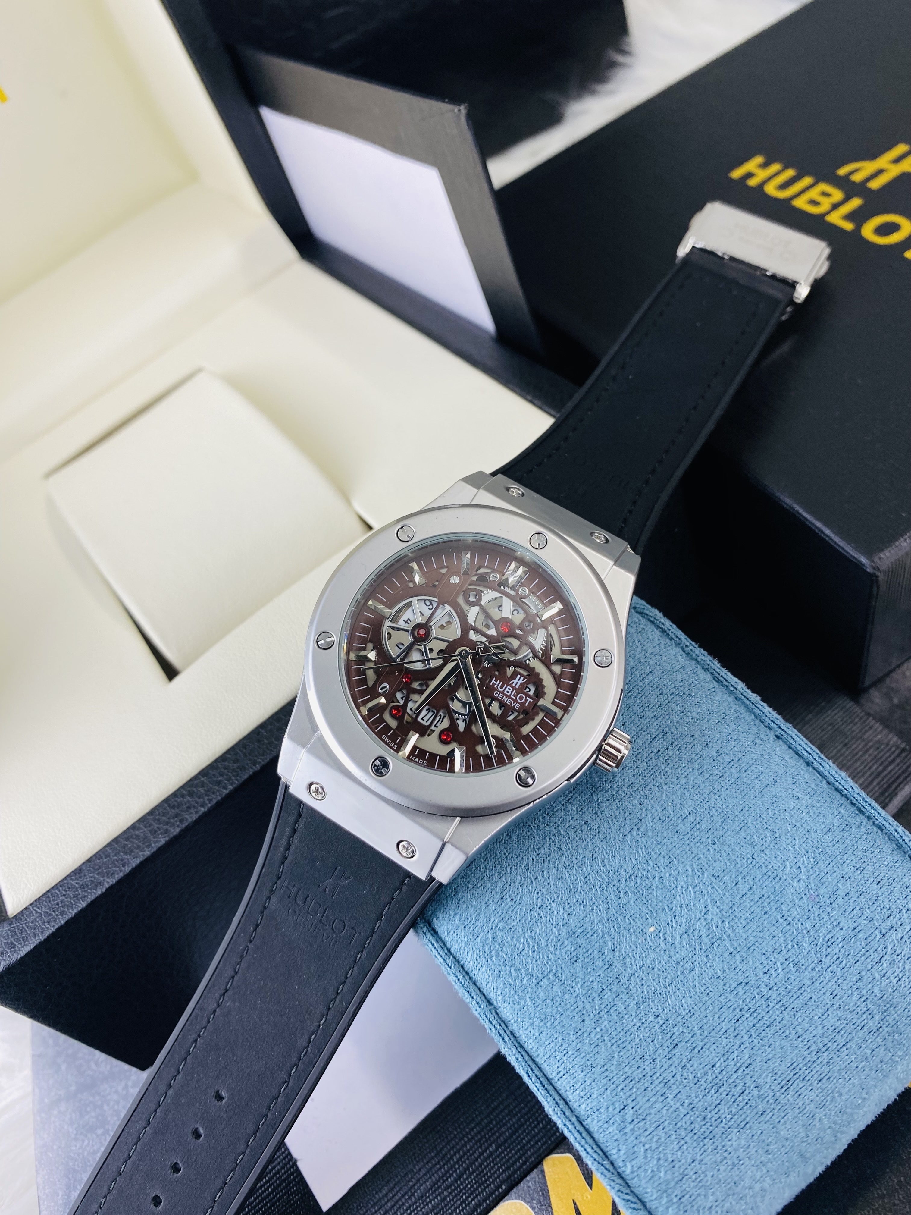 Hublot Dial brown Strap black Sweep movement Battery quartz