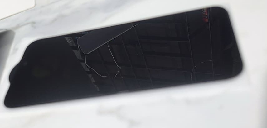 Privacy Gaming Screen Protector (iPhone 17ProMax)_img_3