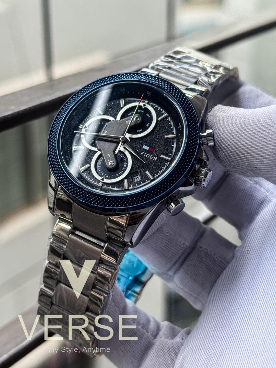 Hilfiger chrono chain black dial blie bezel