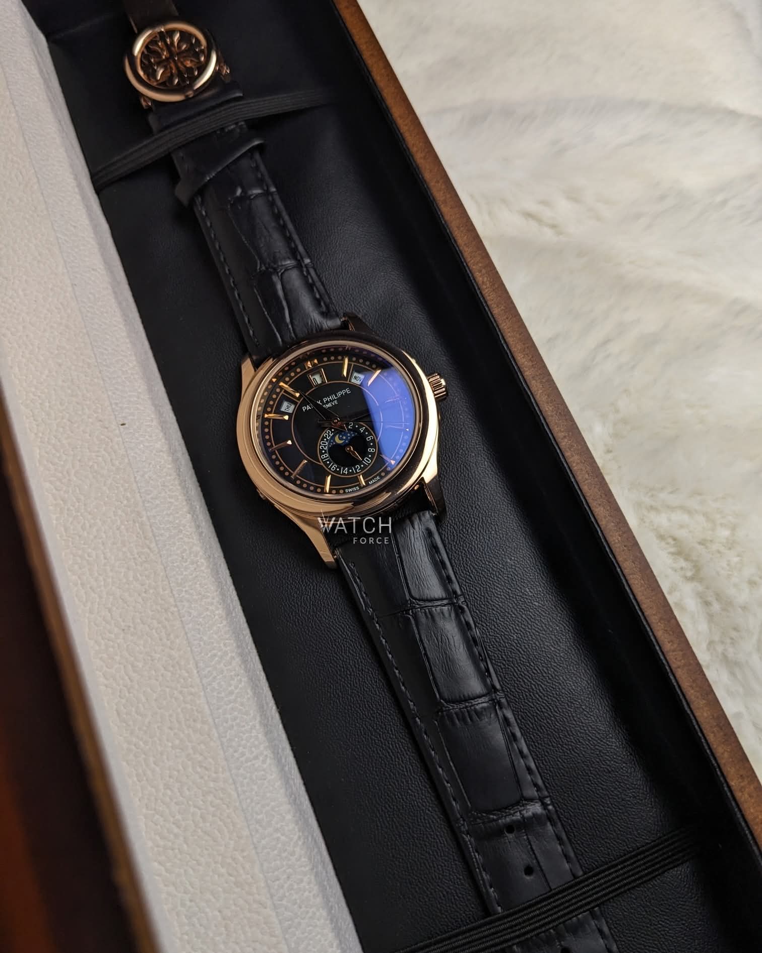 Patek Phillippe Quartz Watch Black Face_img_1