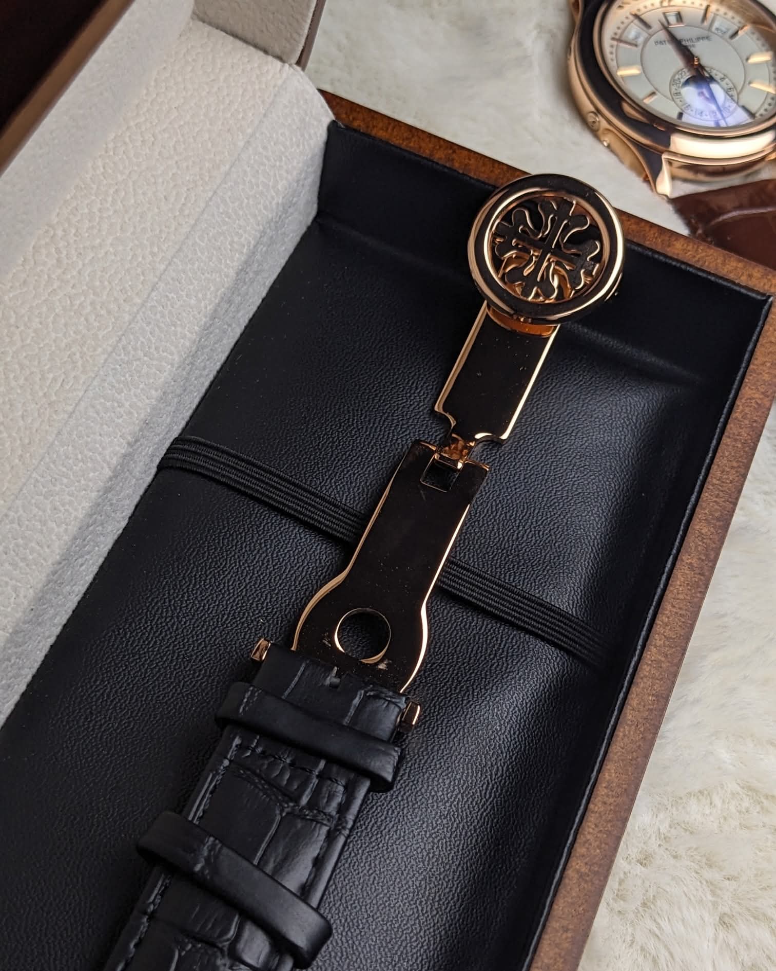 Patek Phillippe Quartz Watch Black Face_img_4