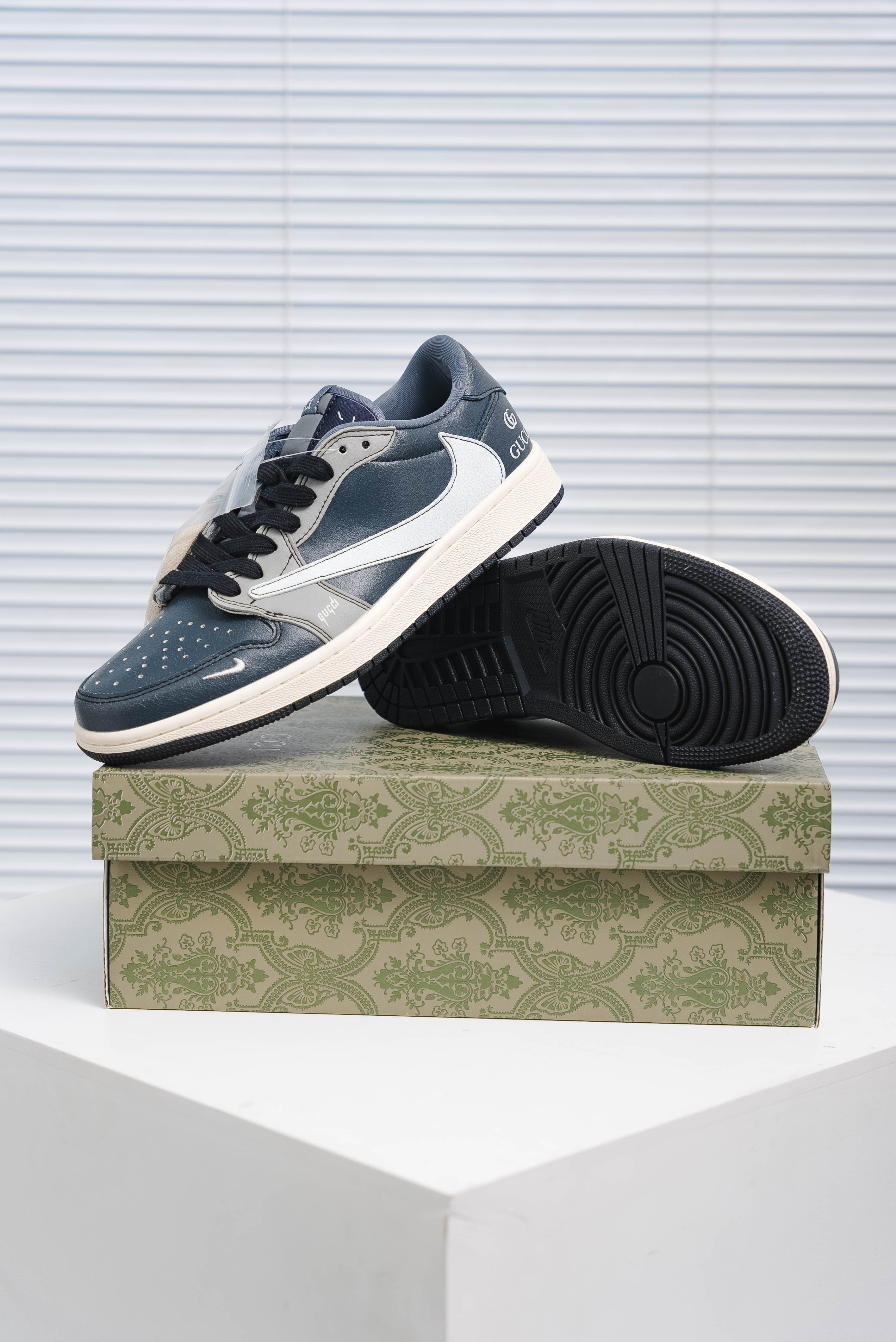 Nike Air Jordan 1 Low x Gucci (1:1)_img_1