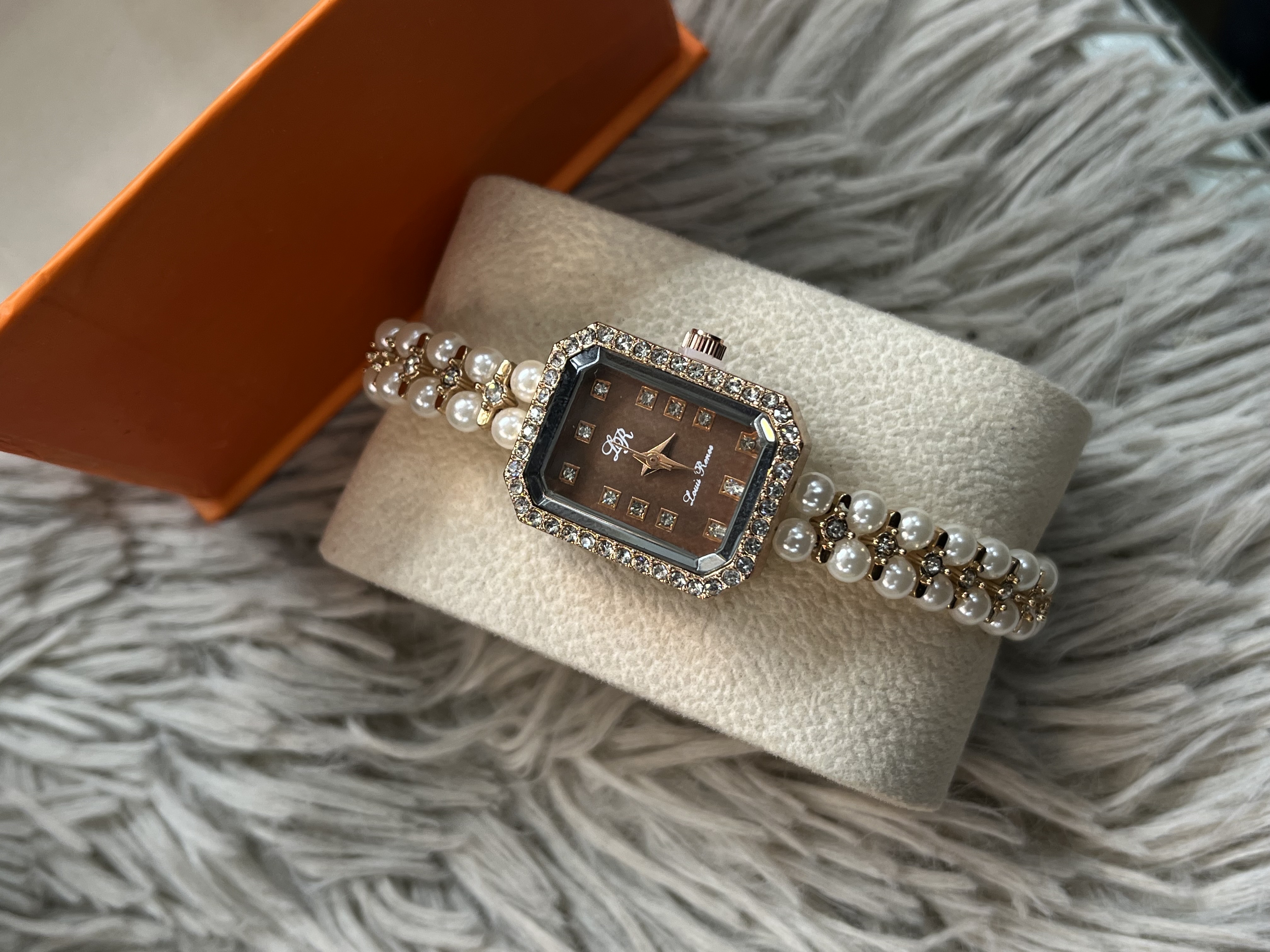 ladies,, watch_img_1