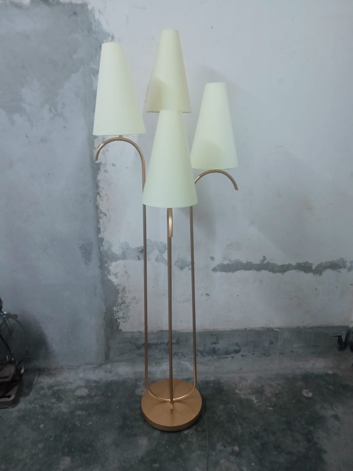 Iron Corner stand lamp._img_2