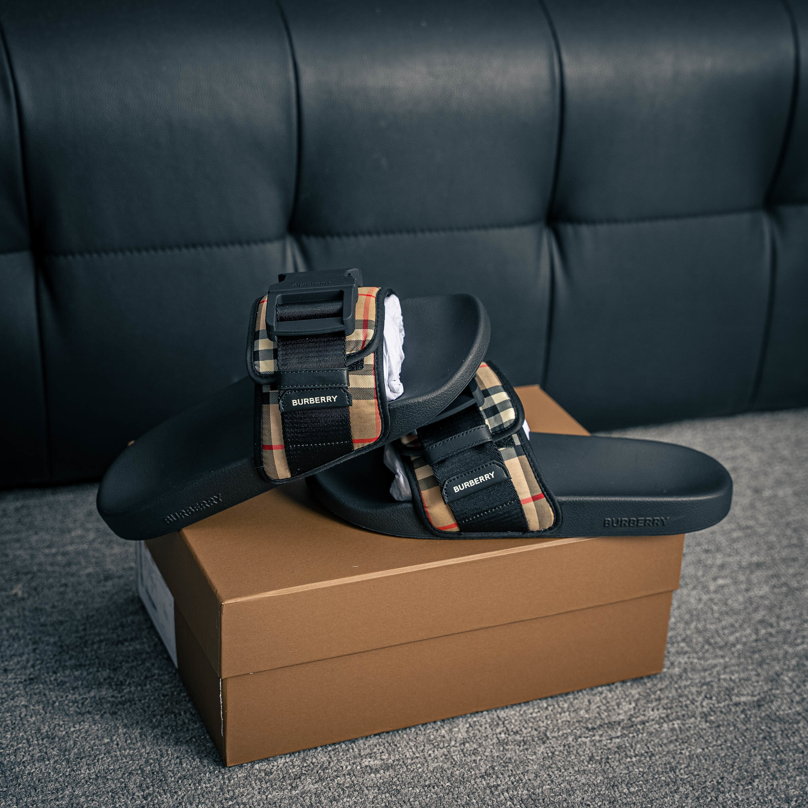 Burberry Buckled Strap Slides (1:1)_img_1