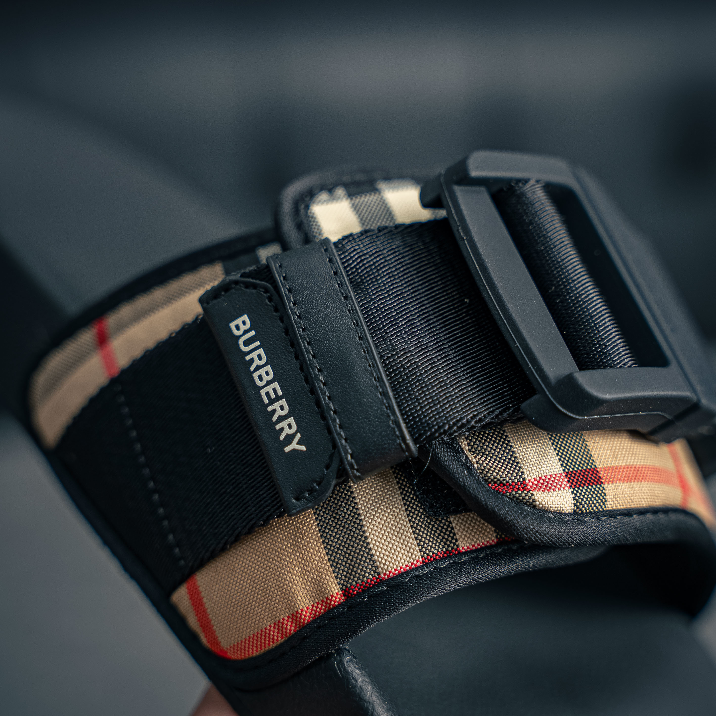 Burberry Buckled Strap Slides (1:1)_img_2