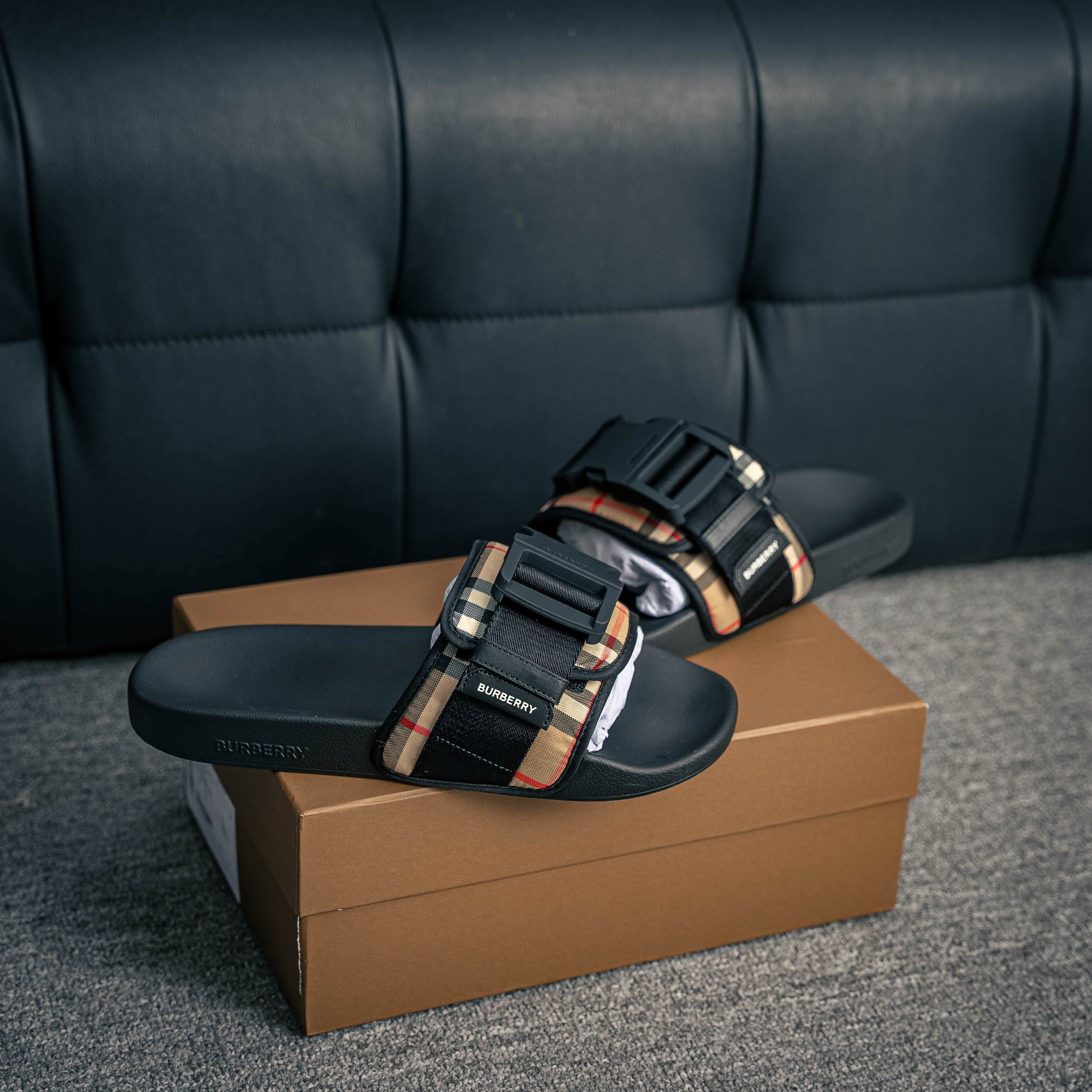 Burberry Buckled Strap Slides (1:1)_img_0