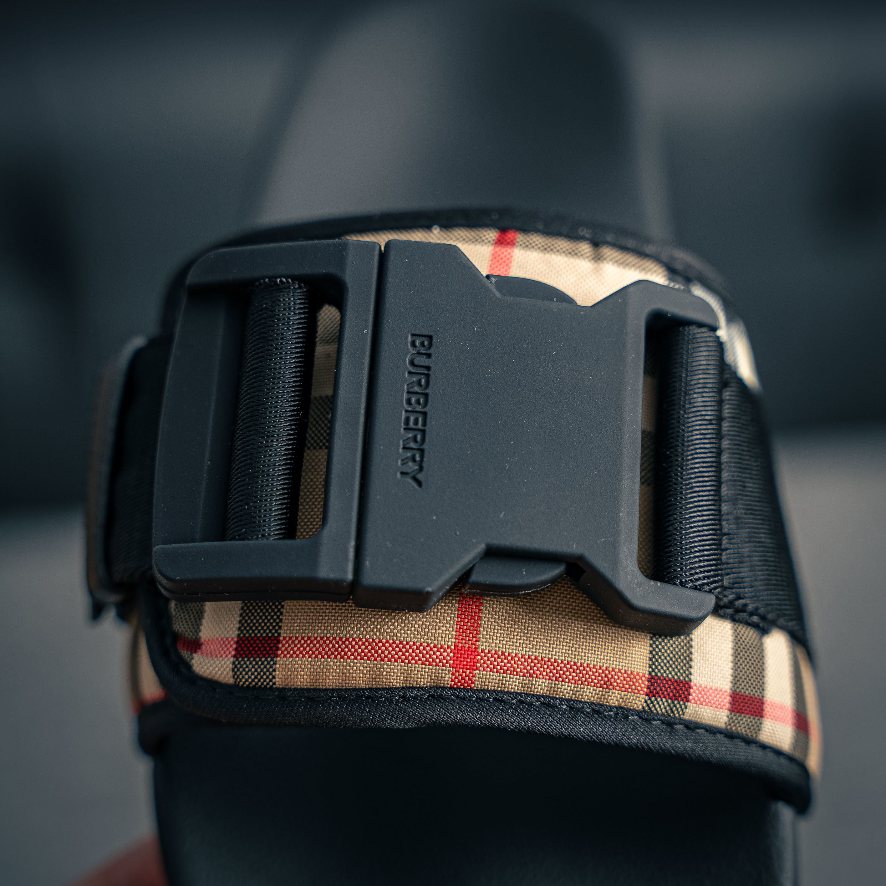 Burberry Buckled Strap Slides (1:1)_img_5