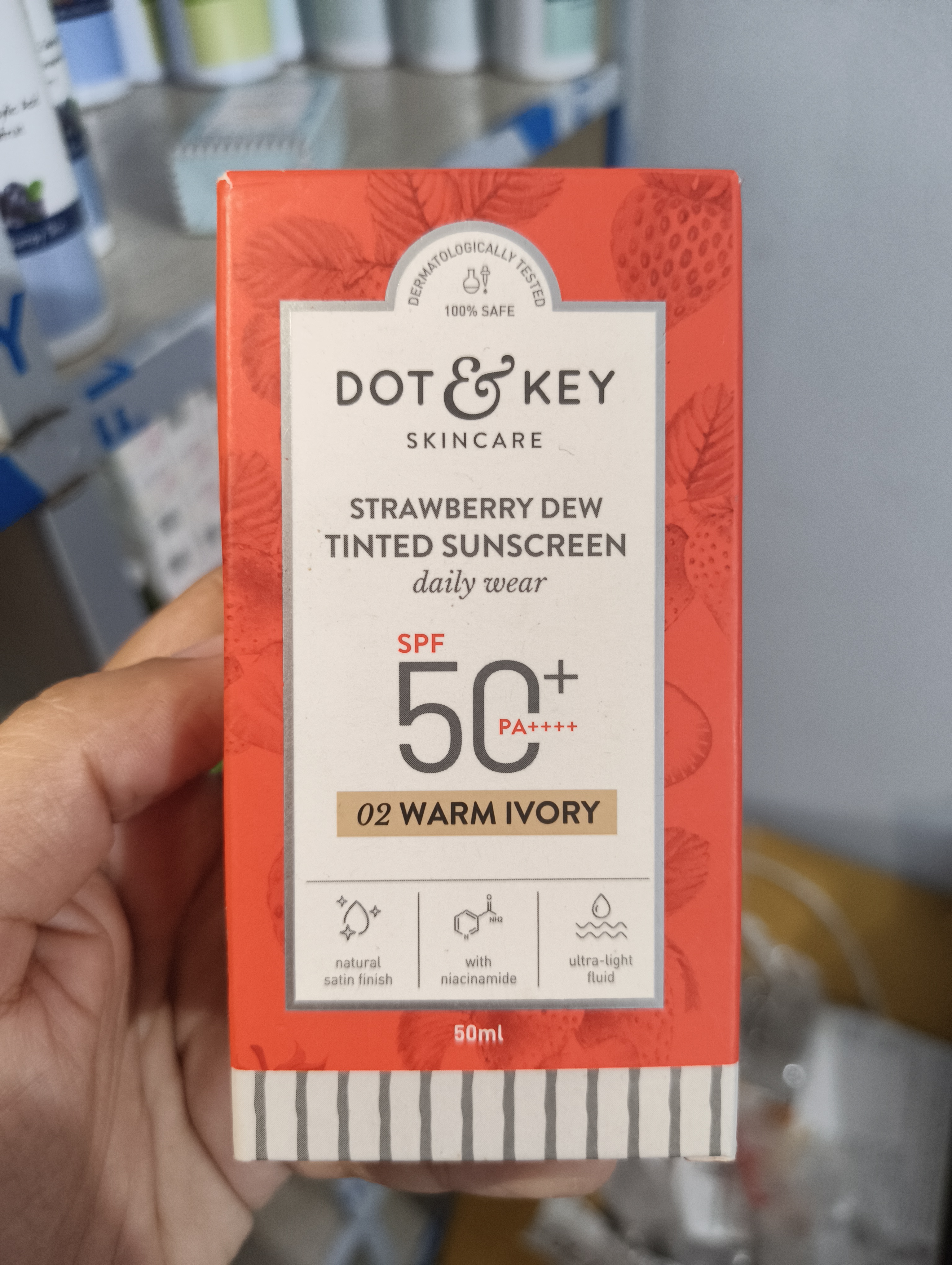 Dot and Key Strawberry Dew Tinted Sunscreen SPF 50+ PA++++ (02 WARM IVORY)_img_1