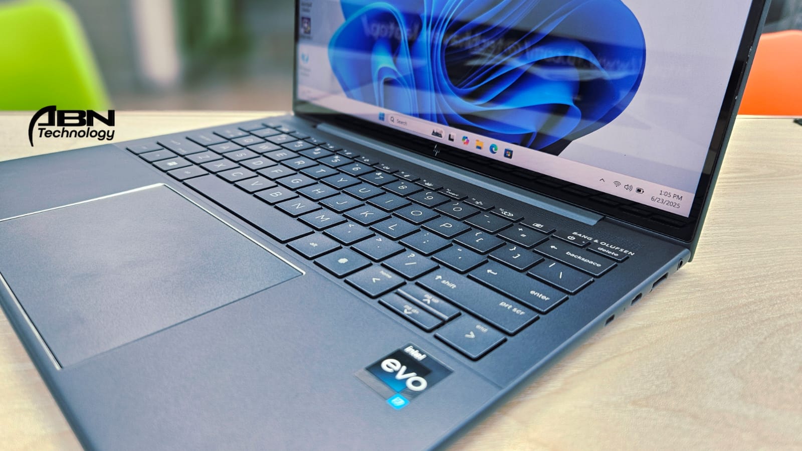 HP DragonFly G4. Intel core i7, 13th Generation. 32GB RAM, 512GB SSD. 13.3" 2k Touch Display._img_1