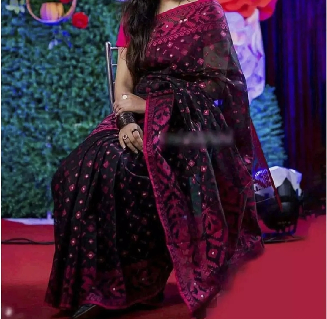 মহিলাদের জন্য এক্সক্লুসিভ ফর্মাল হাফ সিল্ক নাকফুল জামদানি শাড়ি