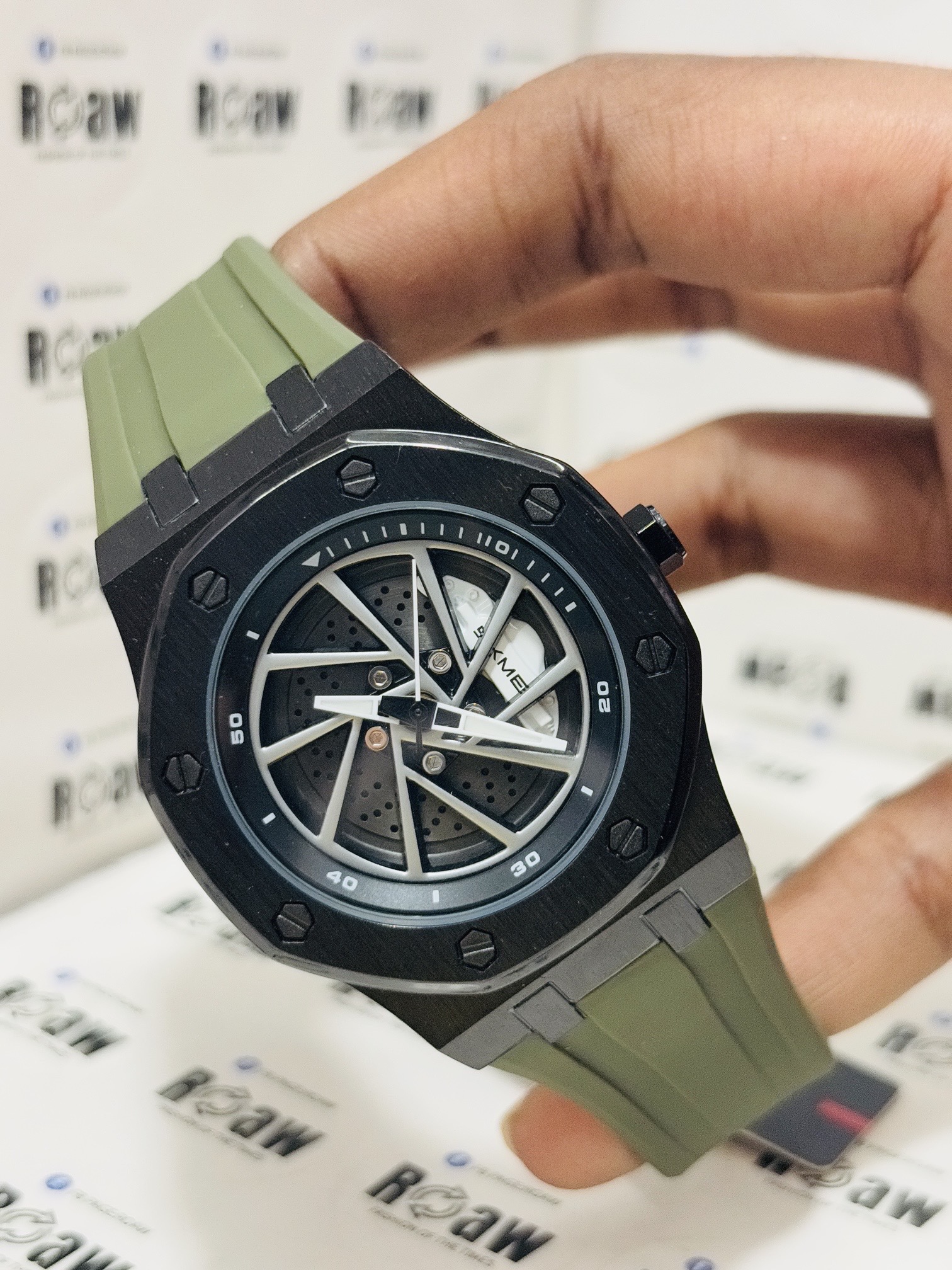 Skmei 2359 Quartz Analog Black Dial Silica Gel Strap Watch for Men_img_2