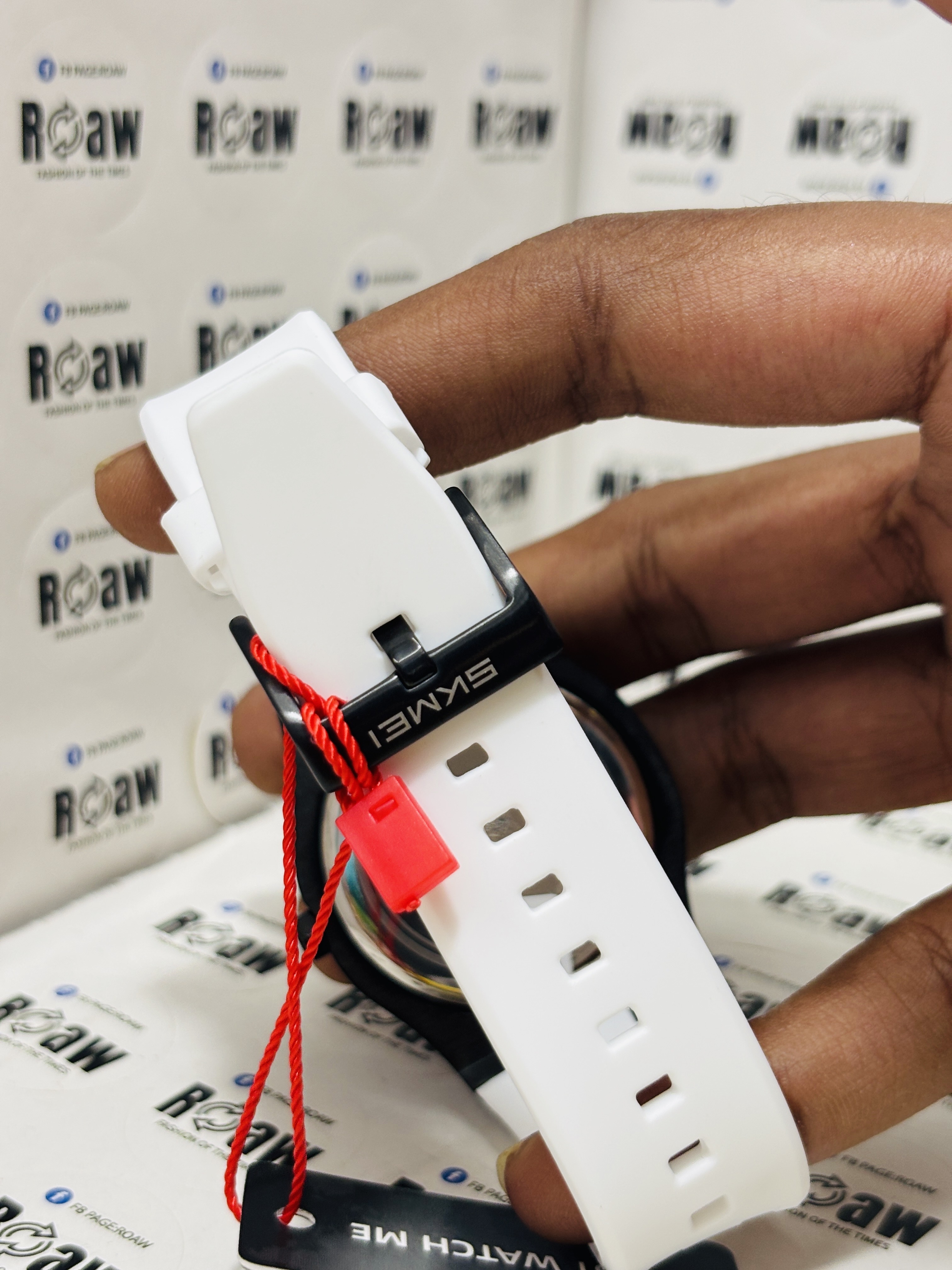 Skmei 2359 Quartz Analog Black Dial Silica Gel Strap Watch for Men_img_5