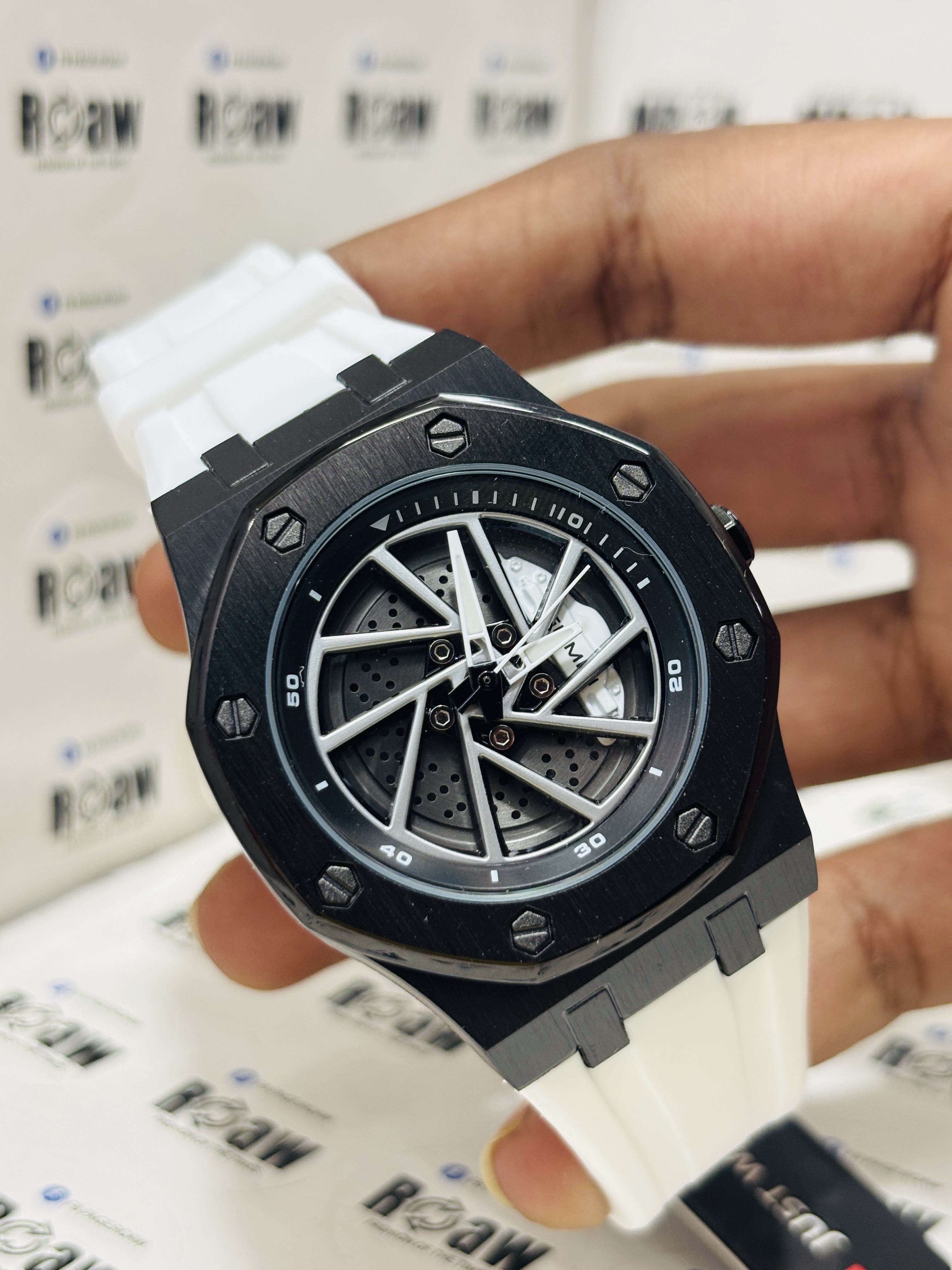 Skmei 2359 Quartz Analog Black Dial Silica Gel Strap Watch for Men_img_4