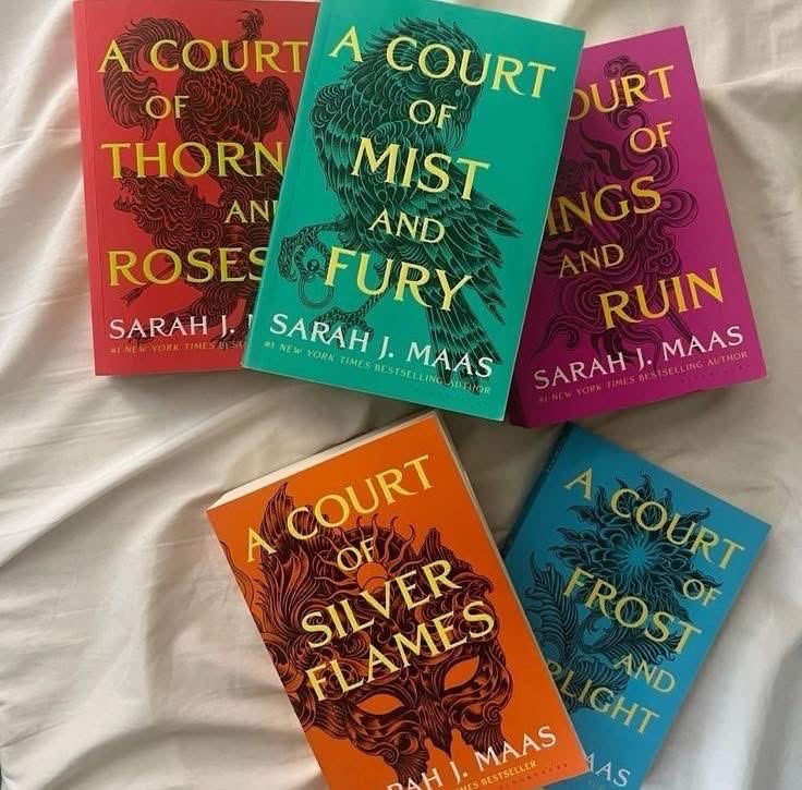 A Court of Thorns and Roses Series By Sarah J. Maas_img_0