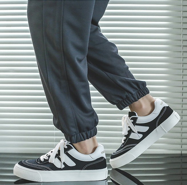 Casual and Versatile Sneakers_img_1