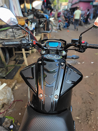 Gixxer Monotone Glossy Black ( Premium Tank Pad 015)_img_0