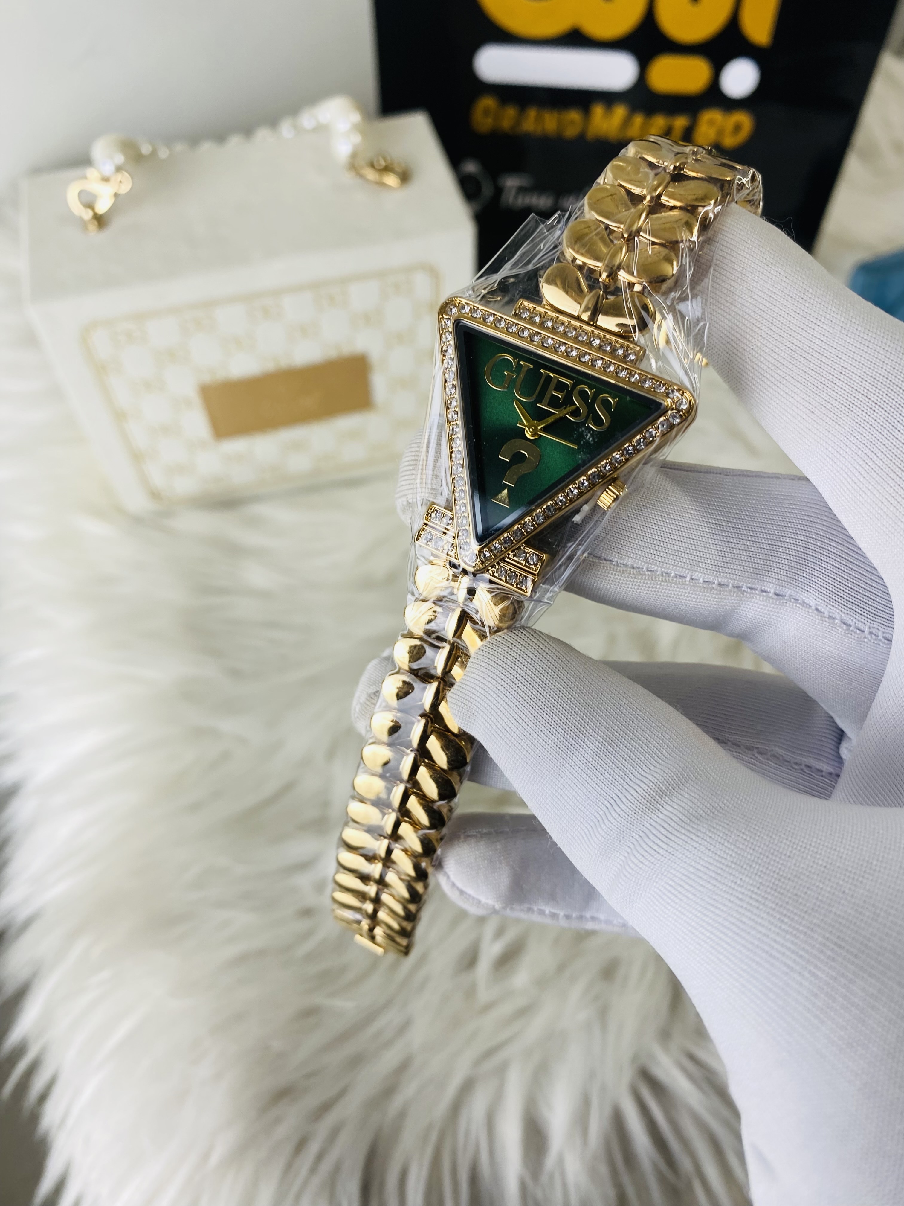 GUESS GREEN DIAL GIRLS