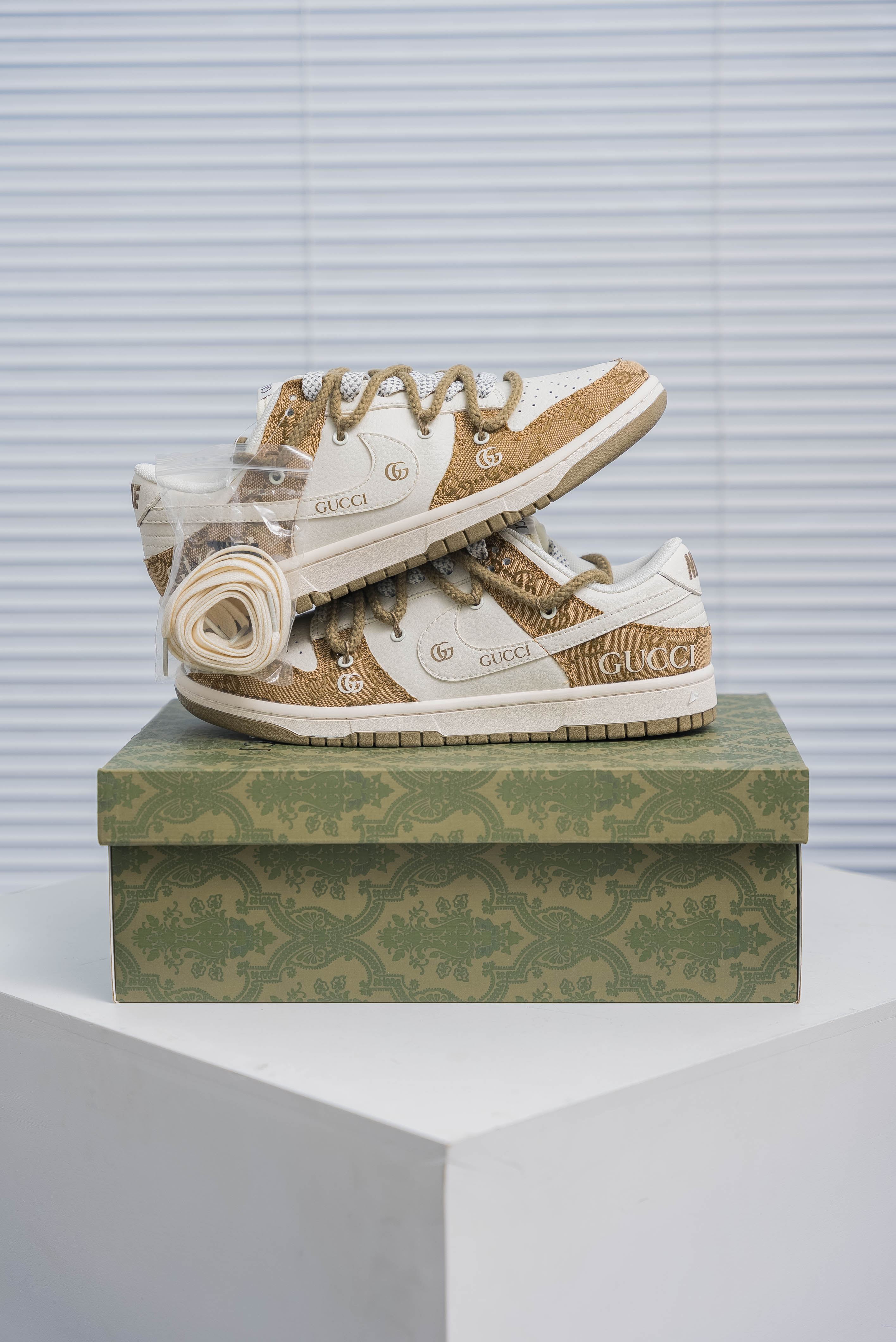 Nike SB Dunk Low X Gucci (1:1)_img_1