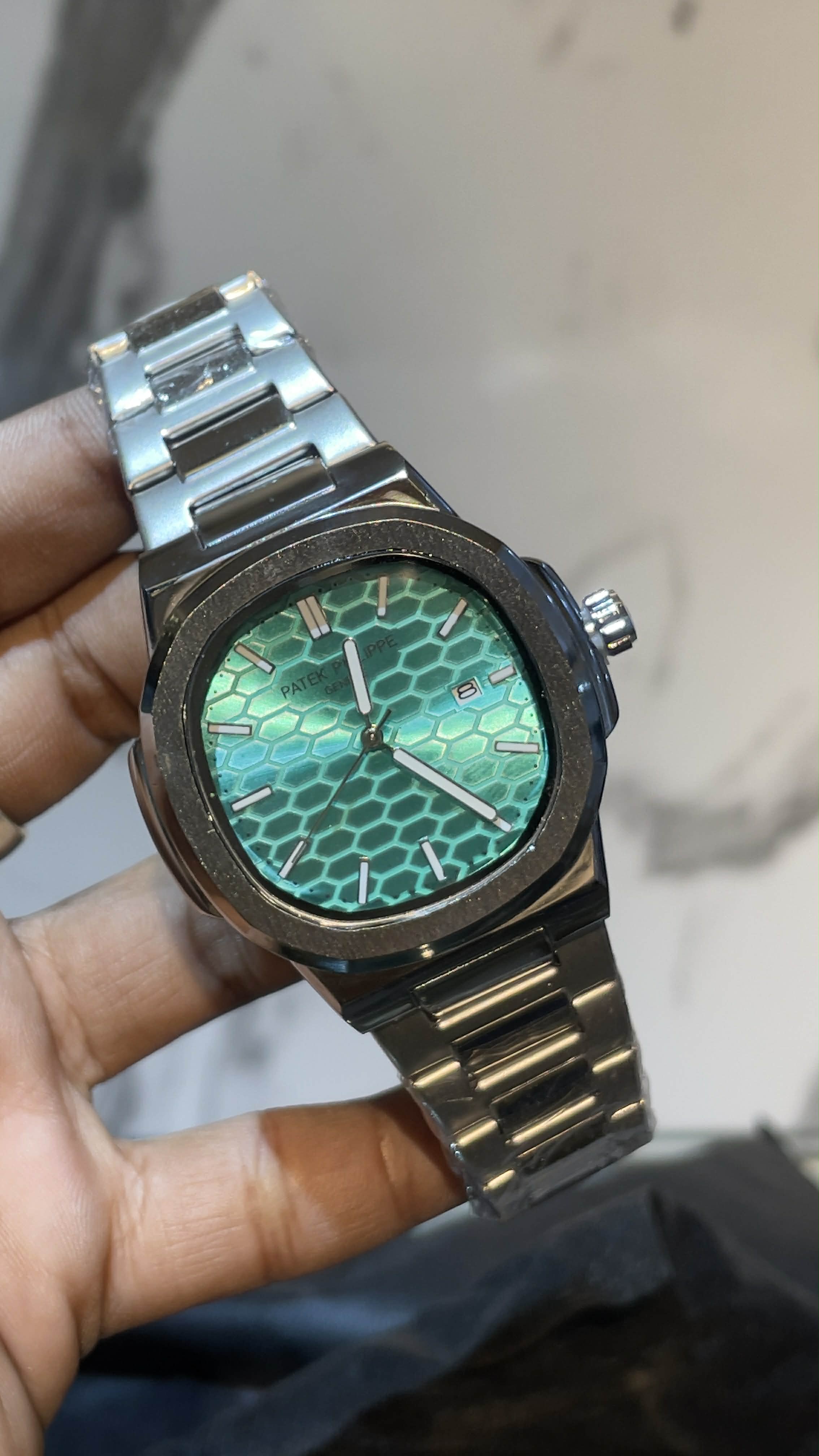 Patek Philippe Nautilus Silver Chain Honeycomb Dial_img_1