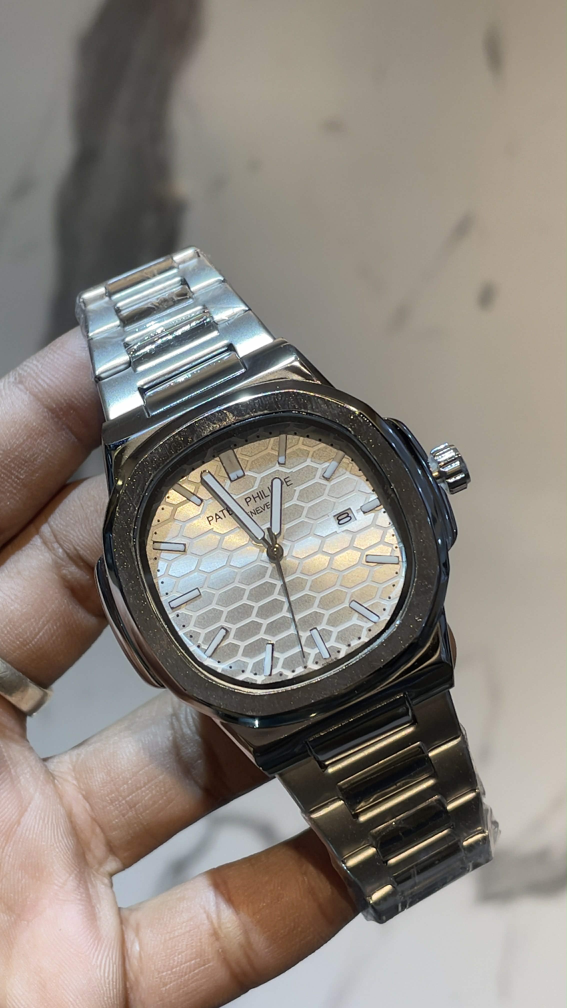 Patek Philippe Nautilus Silver Chain Honeycomb Dial_img_2