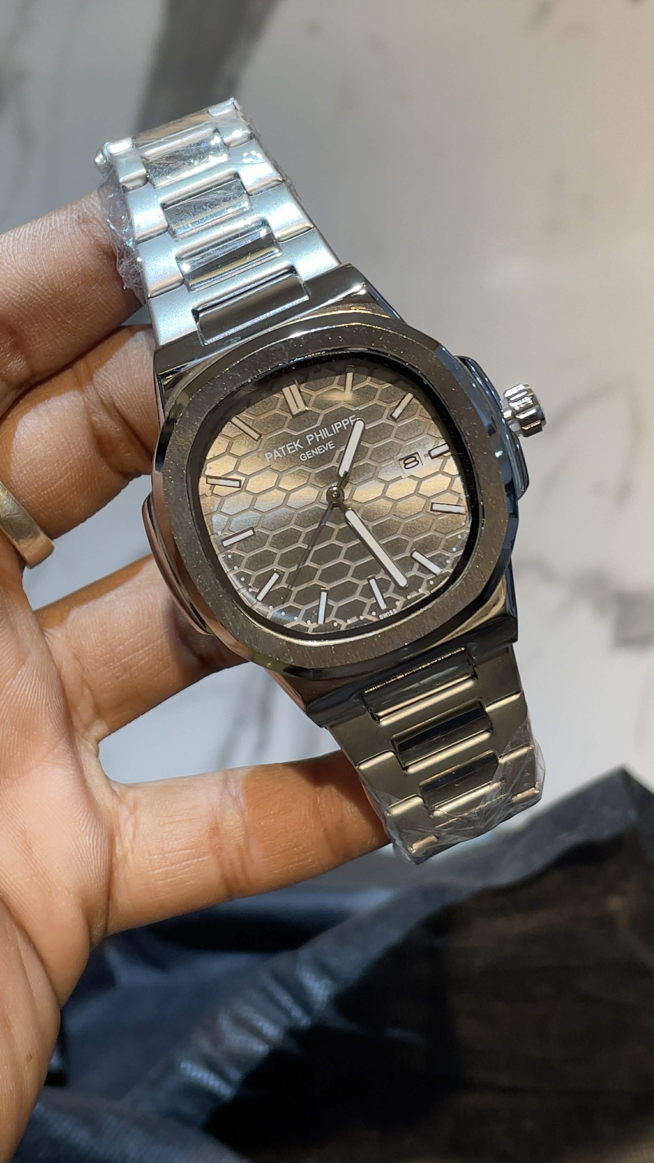 Patek Philippe Nautilus Silver Chain Honeycomb Dial_img_3