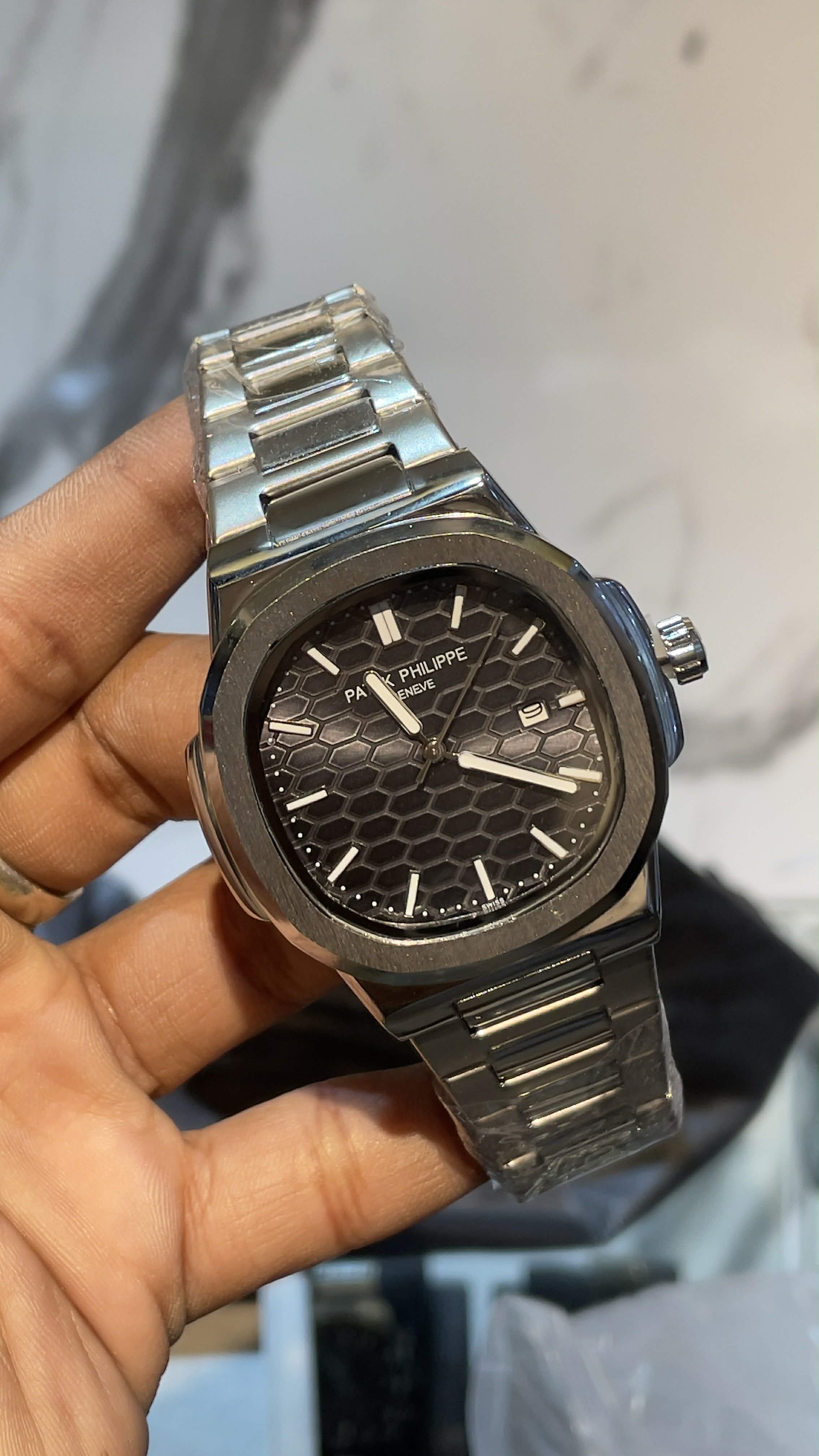 Patek Philippe Nautilus Silver Chain Honeycomb Dial_img_4