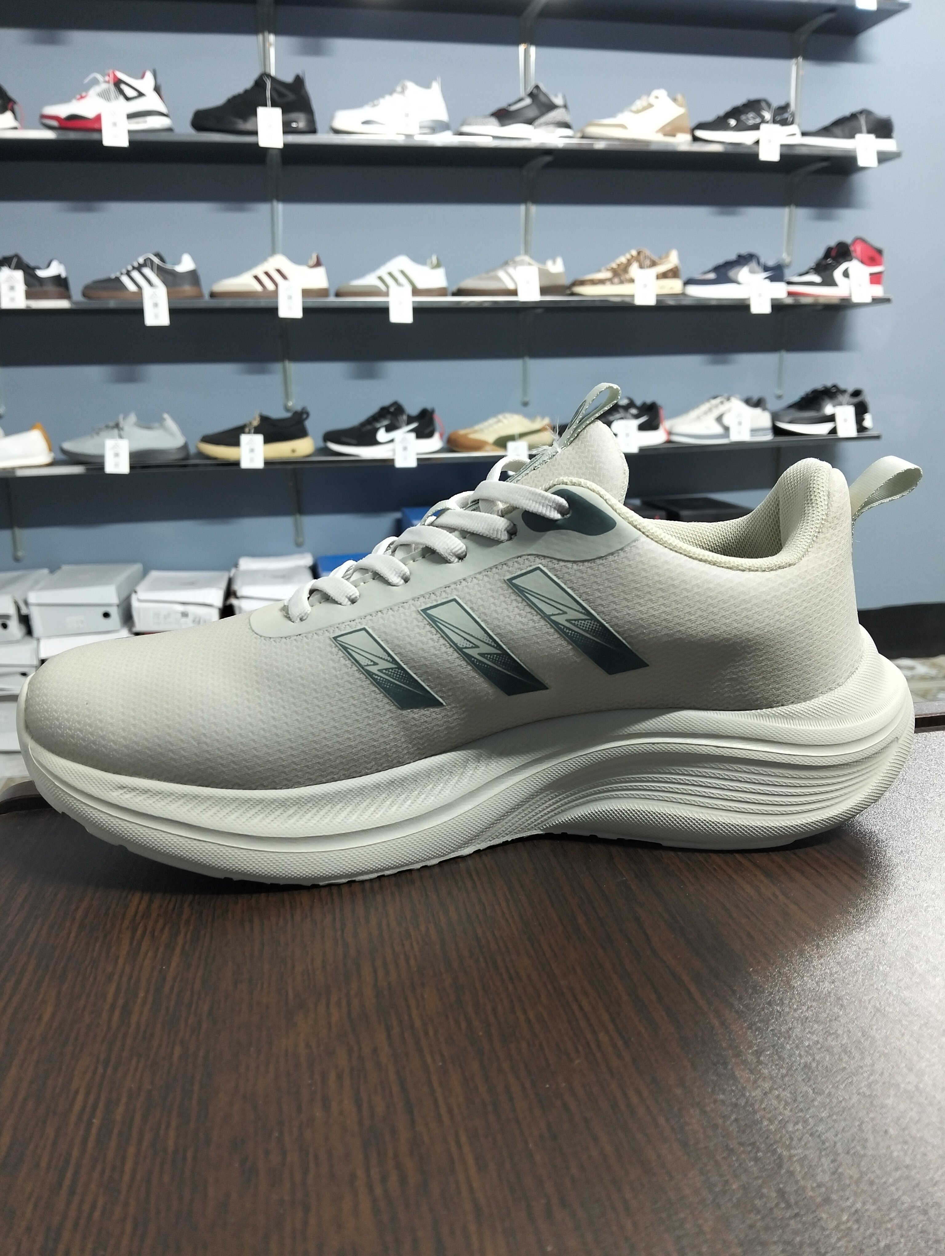 Woodpecker Light Cream_img_1