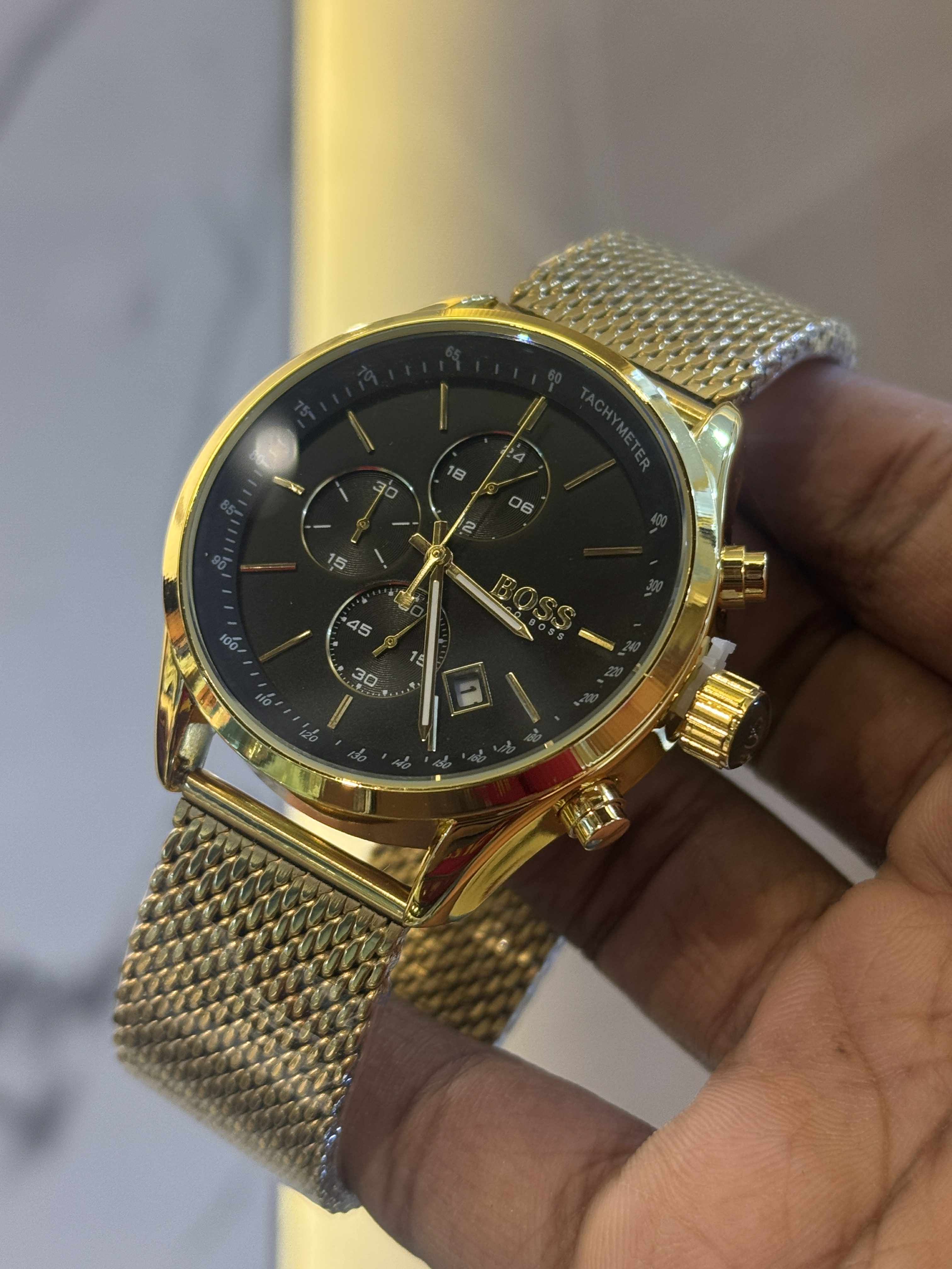 Boss golden mesh chain black dial