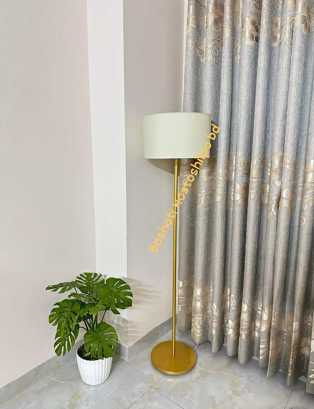 Iron Corner Stand_img_0