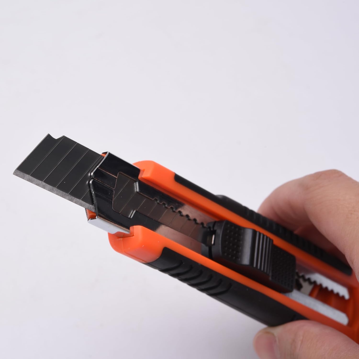 HARDEN 18mm Plastic Knife Metal Holder with 3pcs Replacement Blades, Paper Cutter Knife, Multi Hand Cutting Tool, Retractable Utility Knife; 570312_img_5