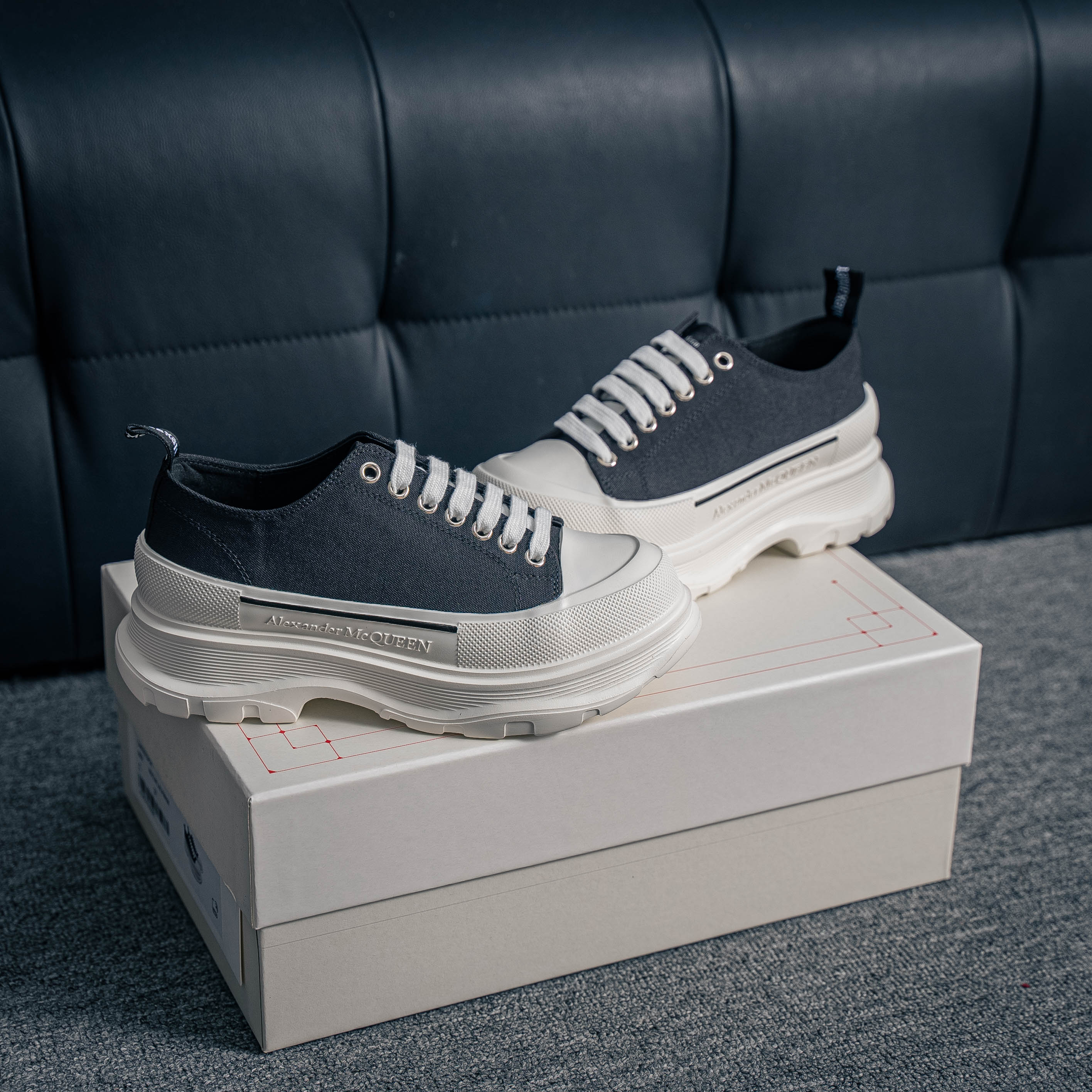 Alexander McQueen Tread Slick Lace Up sneakers. (1:1)_img_0
