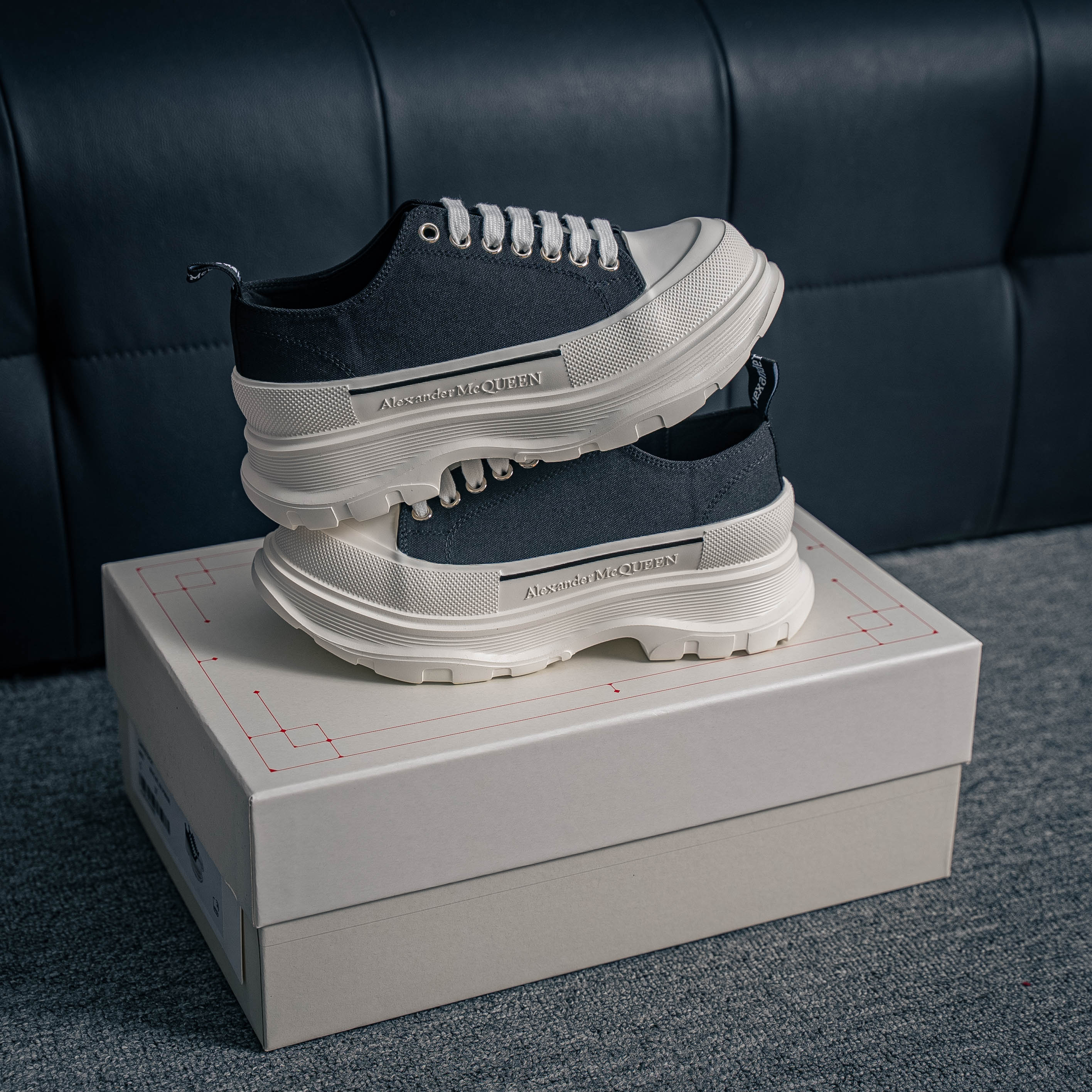 Alexander McQueen Tread Slick Lace Up sneakers. (1:1)_img_1