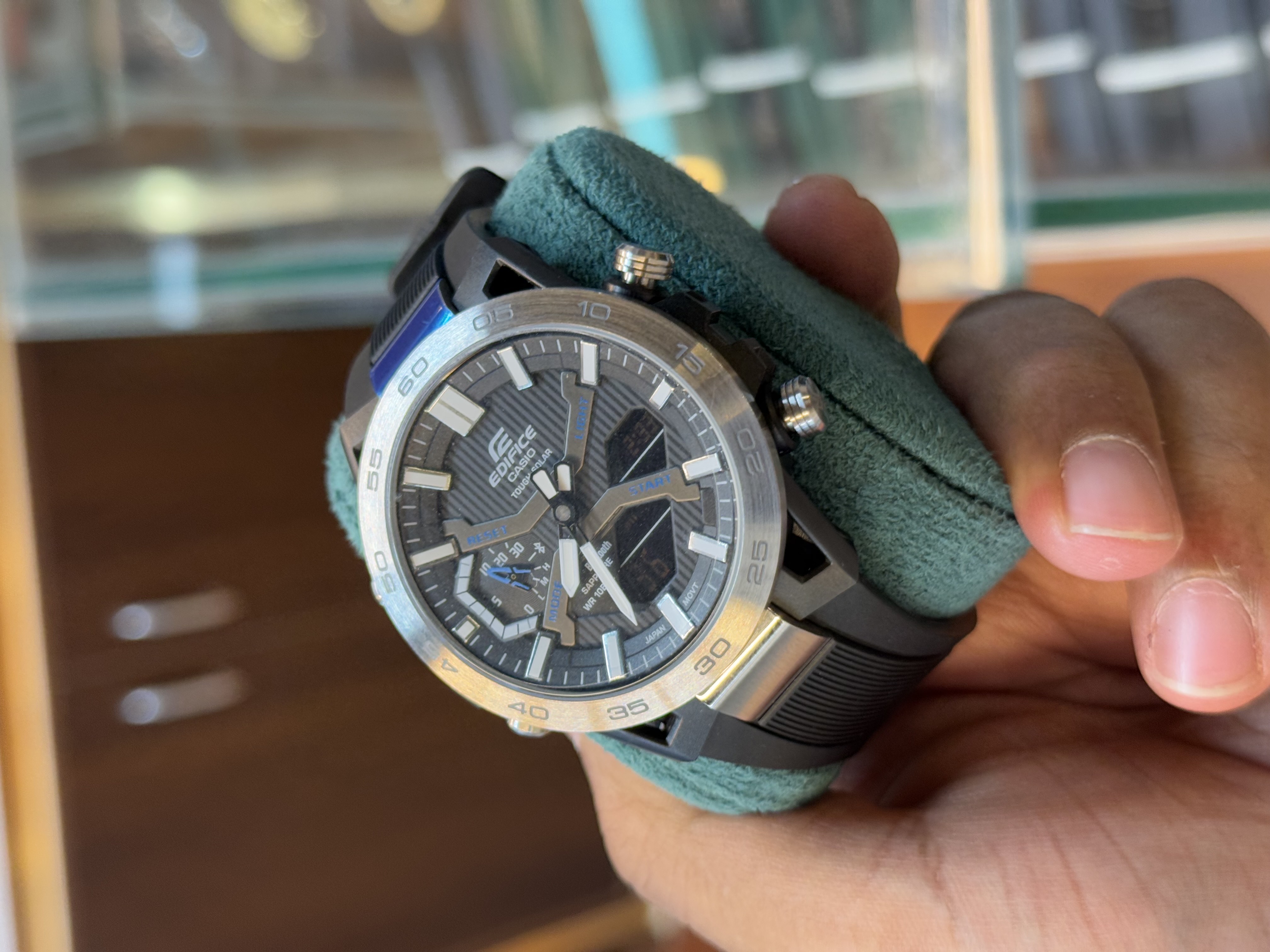 Edefice master grade silicon, black strap