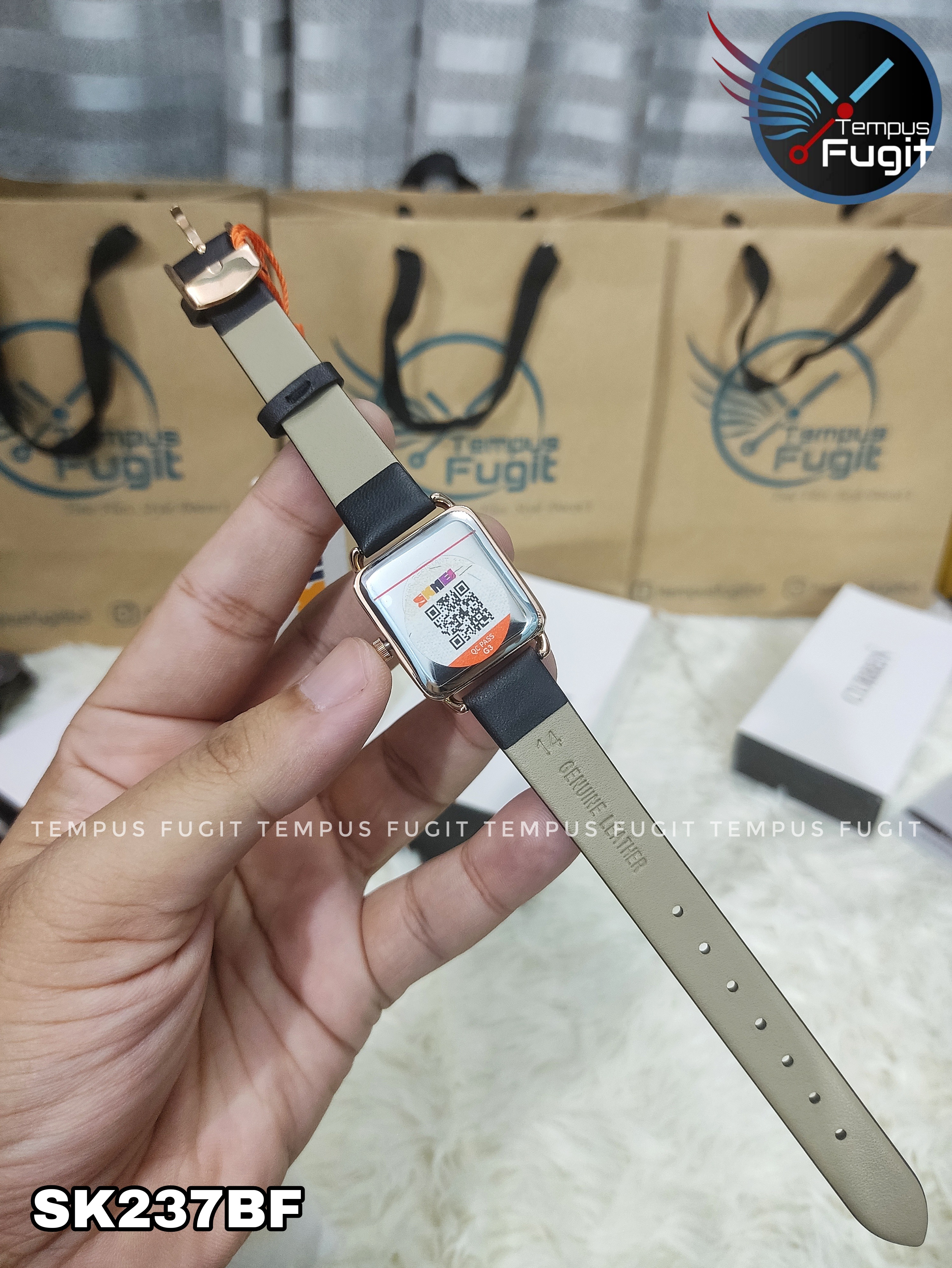 Skmei 1702 3D Glass Square Shaped Ladies Watch - Black Dial- Rose Golden Bezel- Black Belt- TF Code SK237BF_img_5