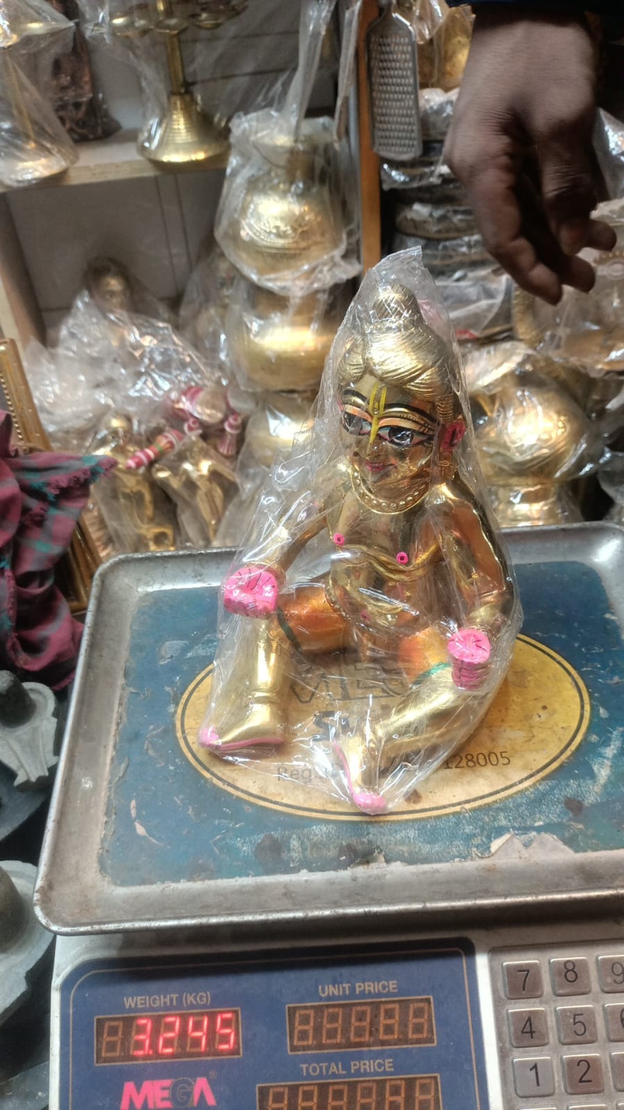 বৃন্দাবনী পিতলের বসা গোপাল - Image 2