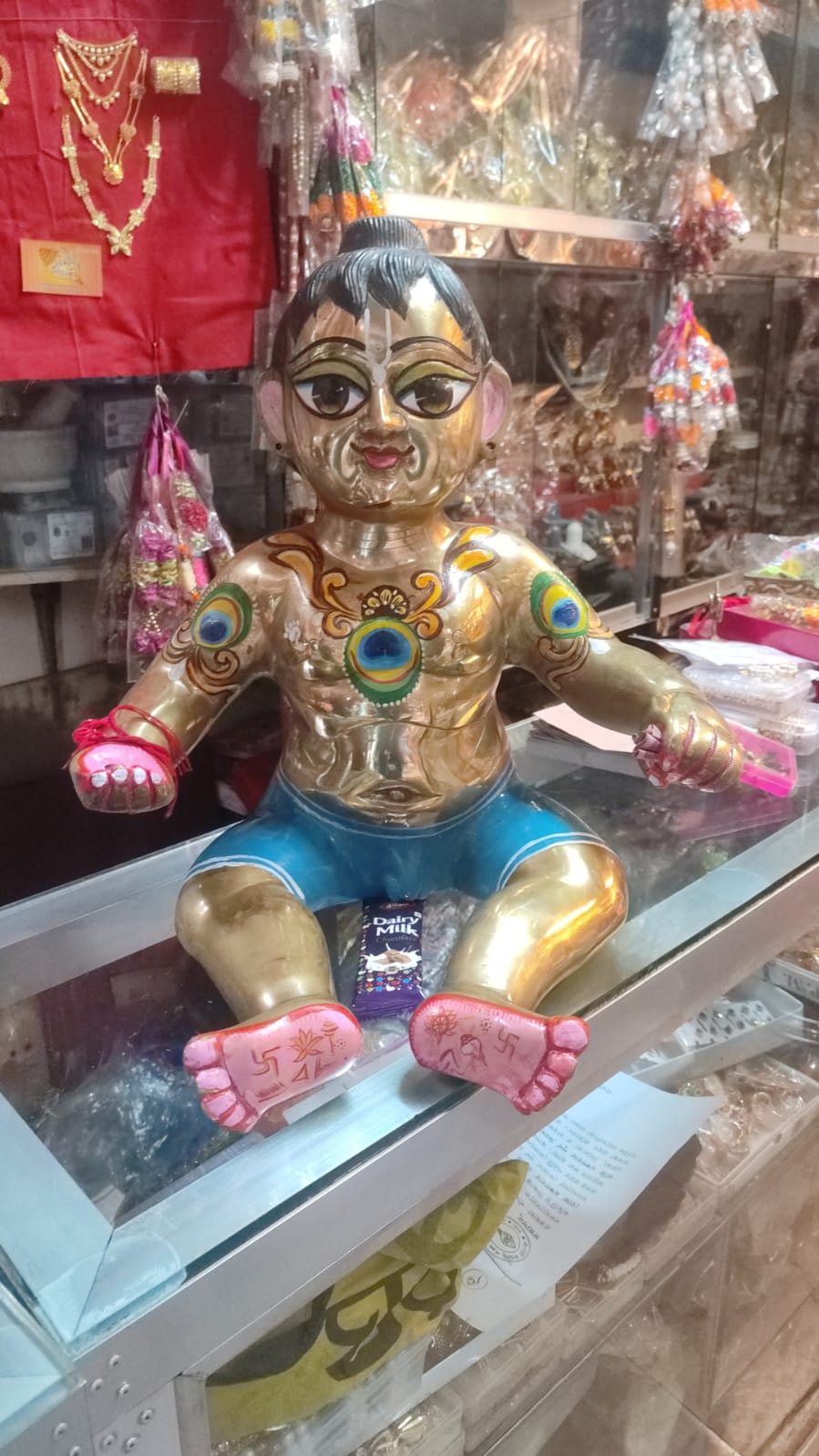 বৃন্দাবনী পিতলের বসা গোপাল - Image 5