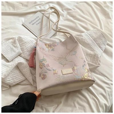 Flower Bucket BagSize: 26.5*18*14.5Material: Embroidery PUShape: Bucket 4 Exclusive DesignOrigin: Mainland China_img_2