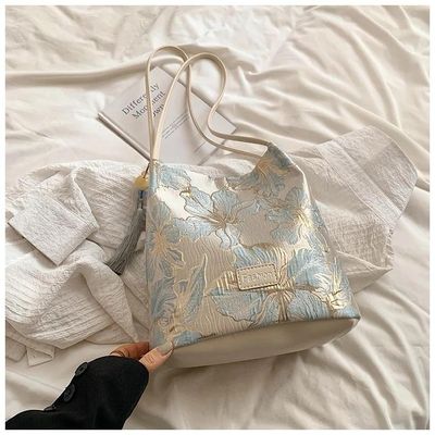 Flower Bucket BagSize: 26.5*18*14.5Material: Embroidery PUShape: Bucket 4 Exclusive DesignOrigin: Mainland China_img_1