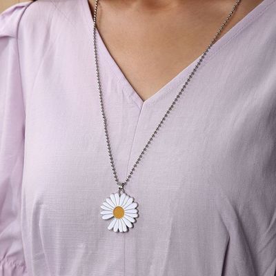 Jin-Jimin Wearing Daisy Necklace_img_1