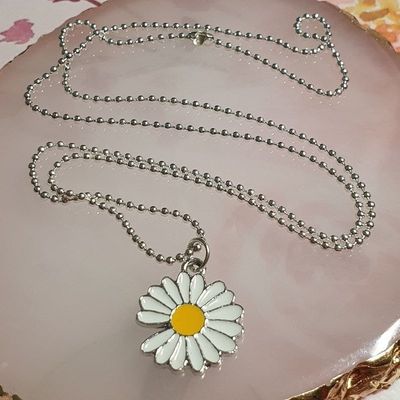 Jin-Jimin Wearing Daisy Necklace_img_3