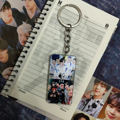 BTS Keyring-OT7 Collage White Black_img_0