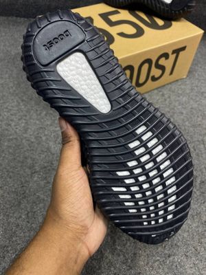 Yeezy Boost 350 V2 Core Black White_img_4